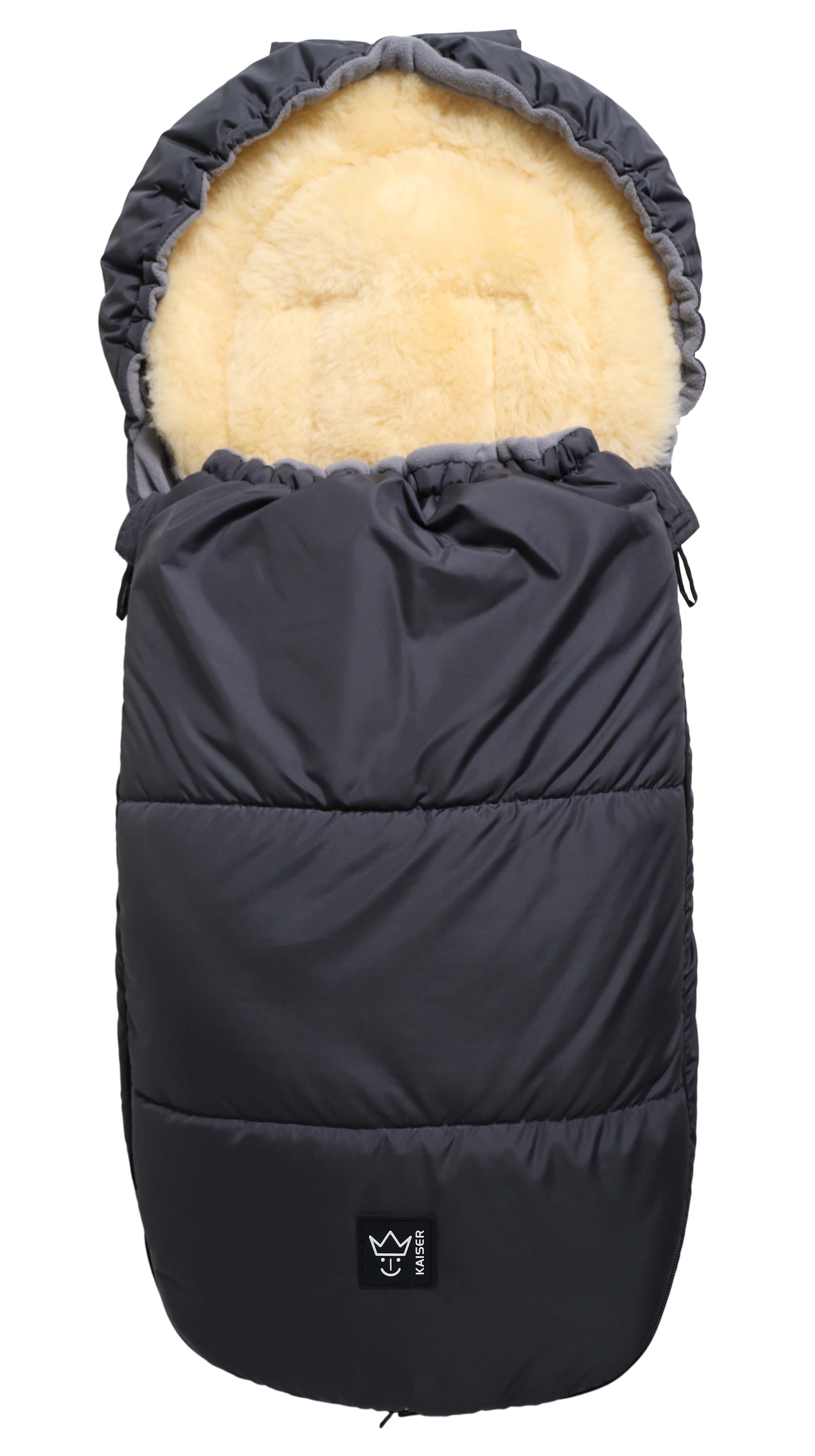 Thermofußsack aus Fleece in der Farbe anthrazit mit herausnehmbarer Schaffelleinlage