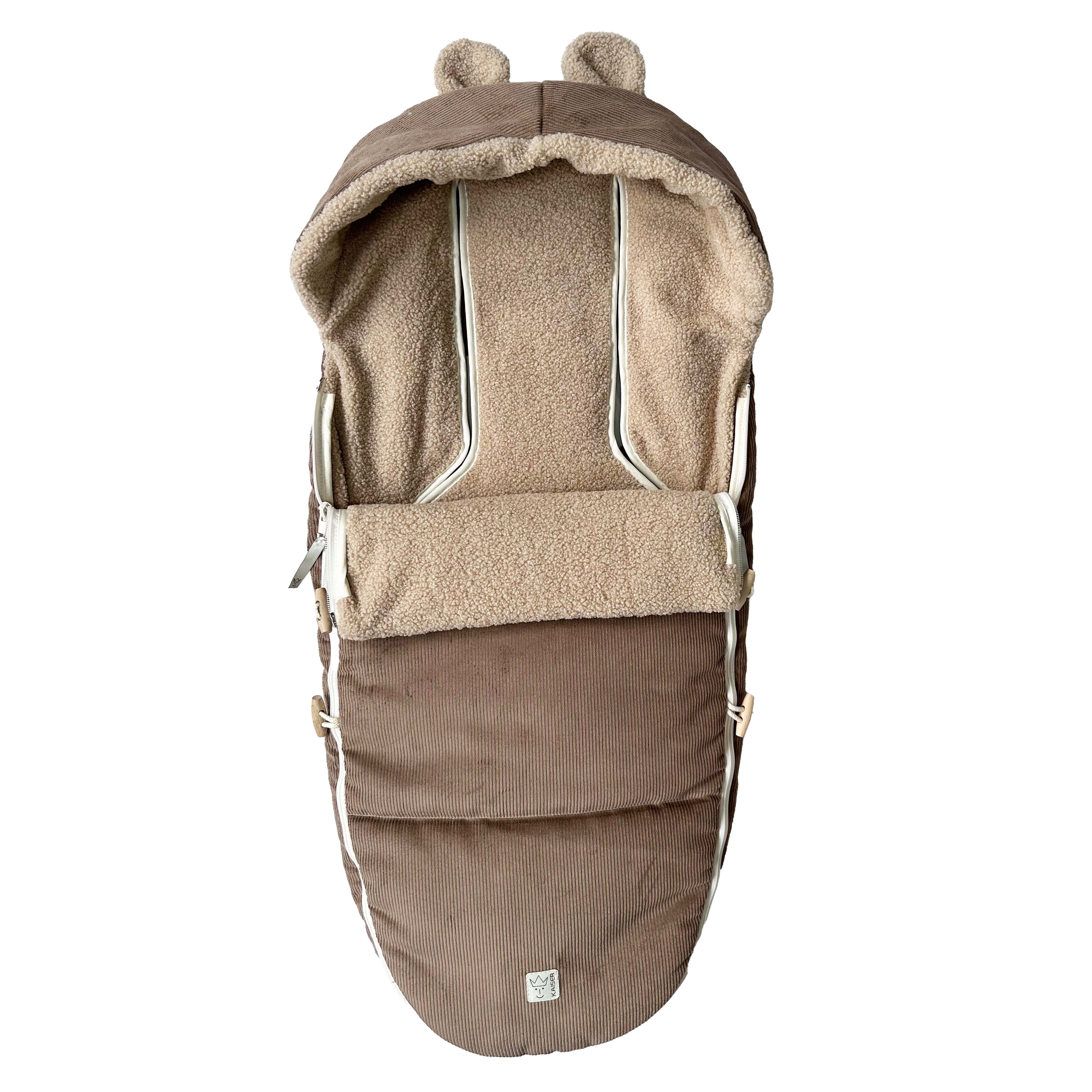 Geöffneter Fußsack in der Farbe caribou