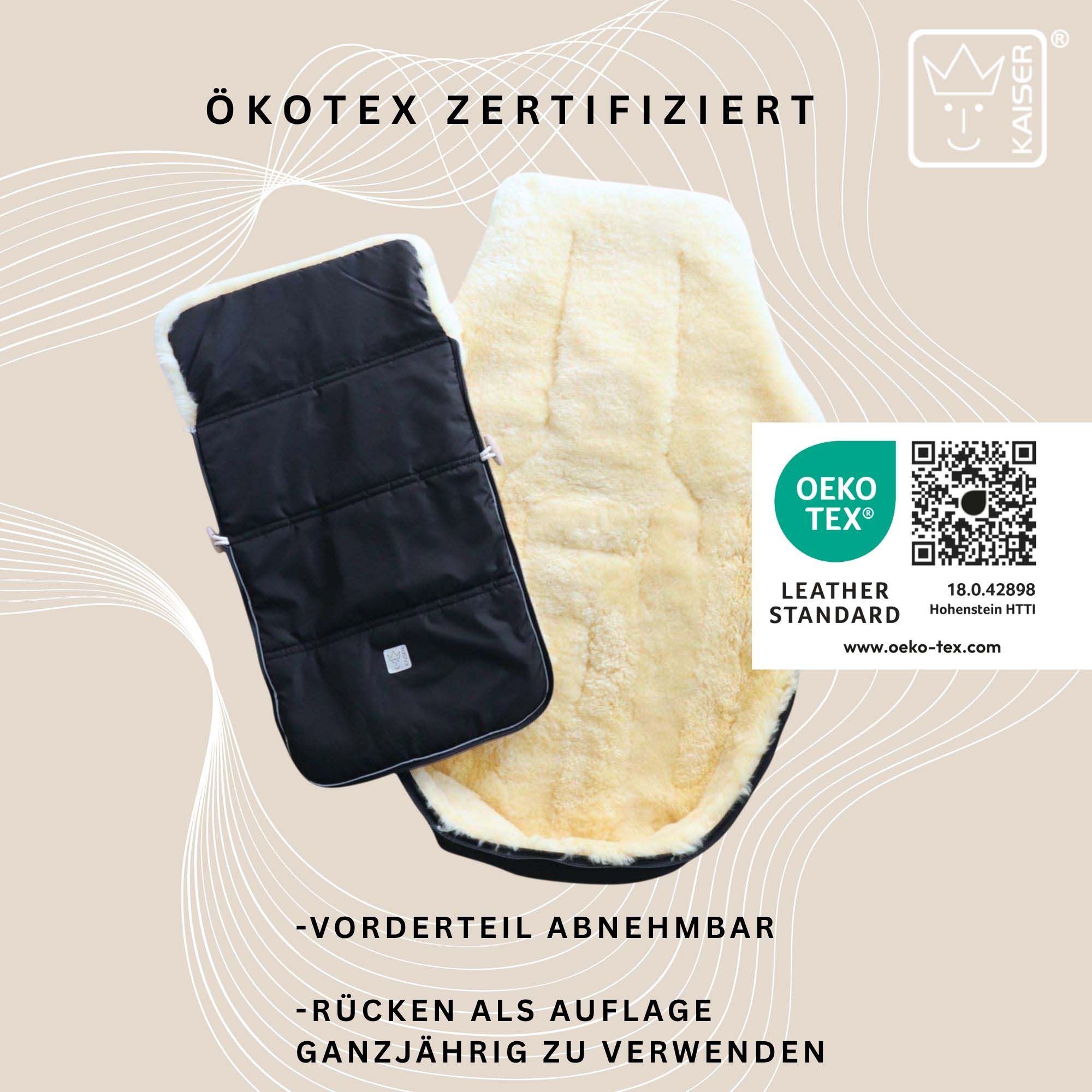 Geöffneter Fußsack mit OEKO-TEX®-Zertifikat – Rückenteil als Lammfellauflage nutzbar