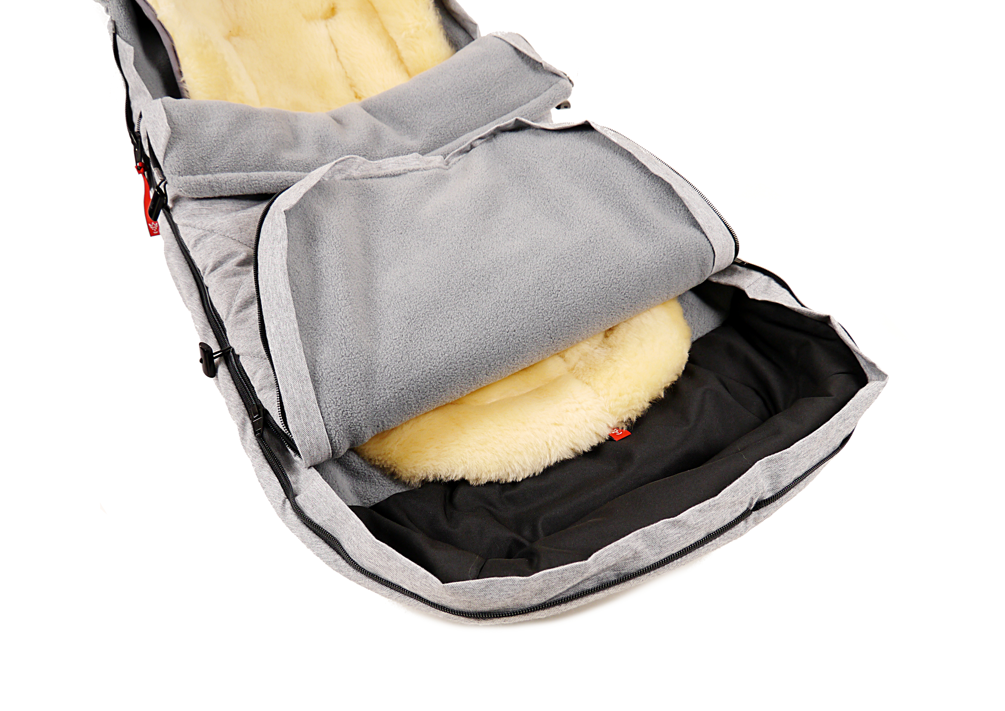 Winterfußsack geöffnet mit grauem Innenfutter und herausnehmbarem Lammfelleinsatz