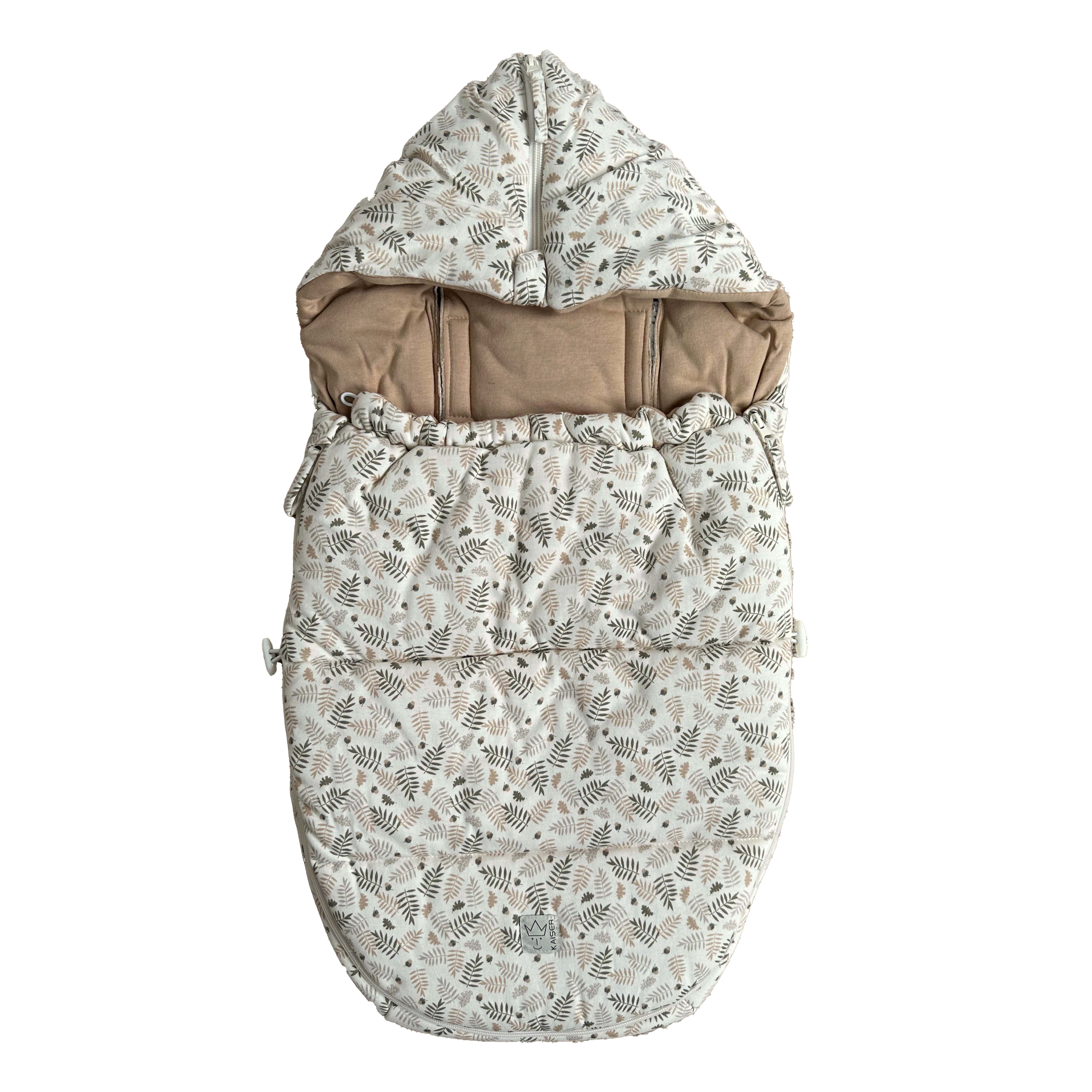 SMALL JERSEY HOODED Babyschalen Fußsack in der Farbe  forrest cream mit gemustertem Innenfutter
