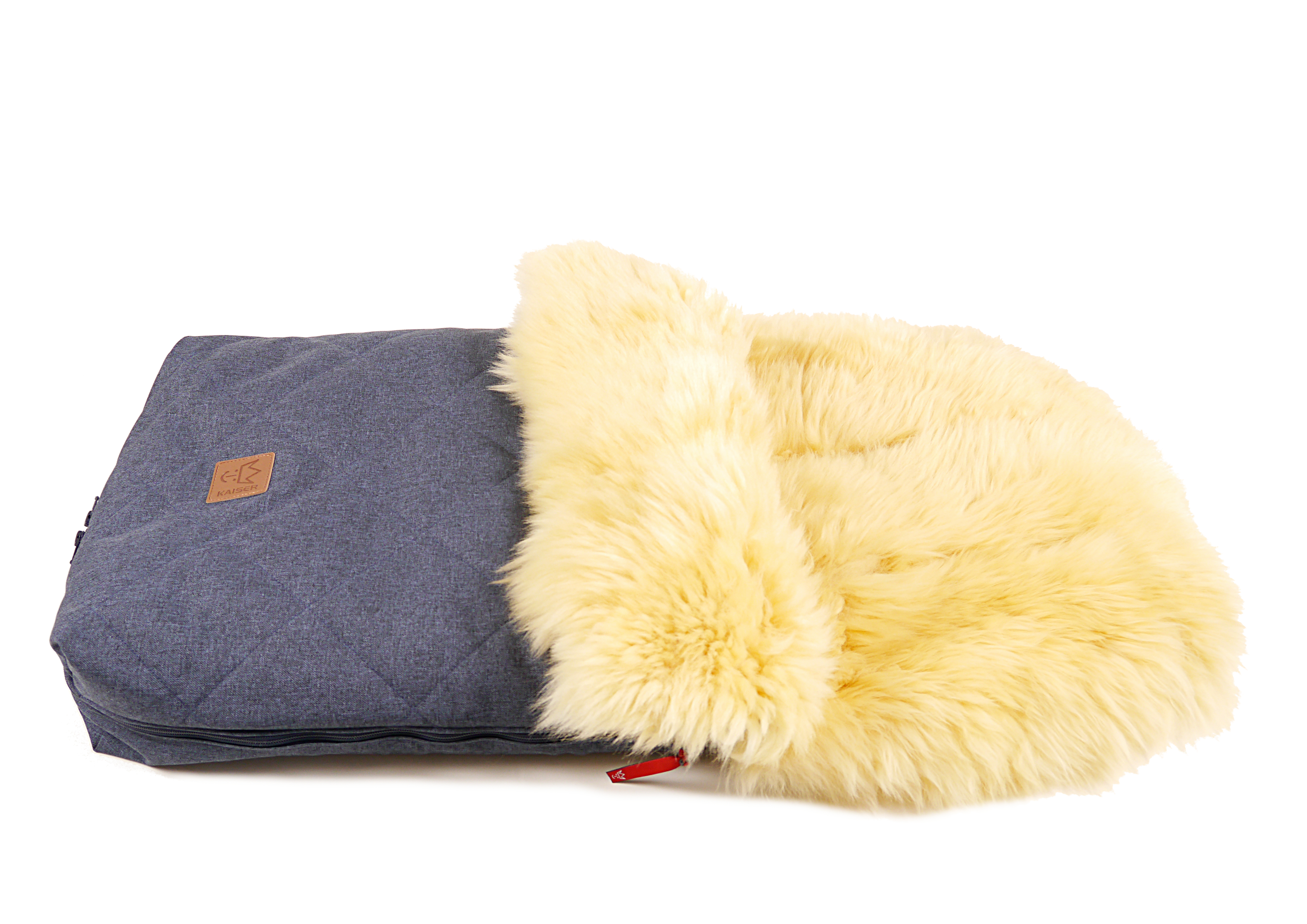 Winterfußsack in der Farbe navy melange mit Lammfell liegt horizontal