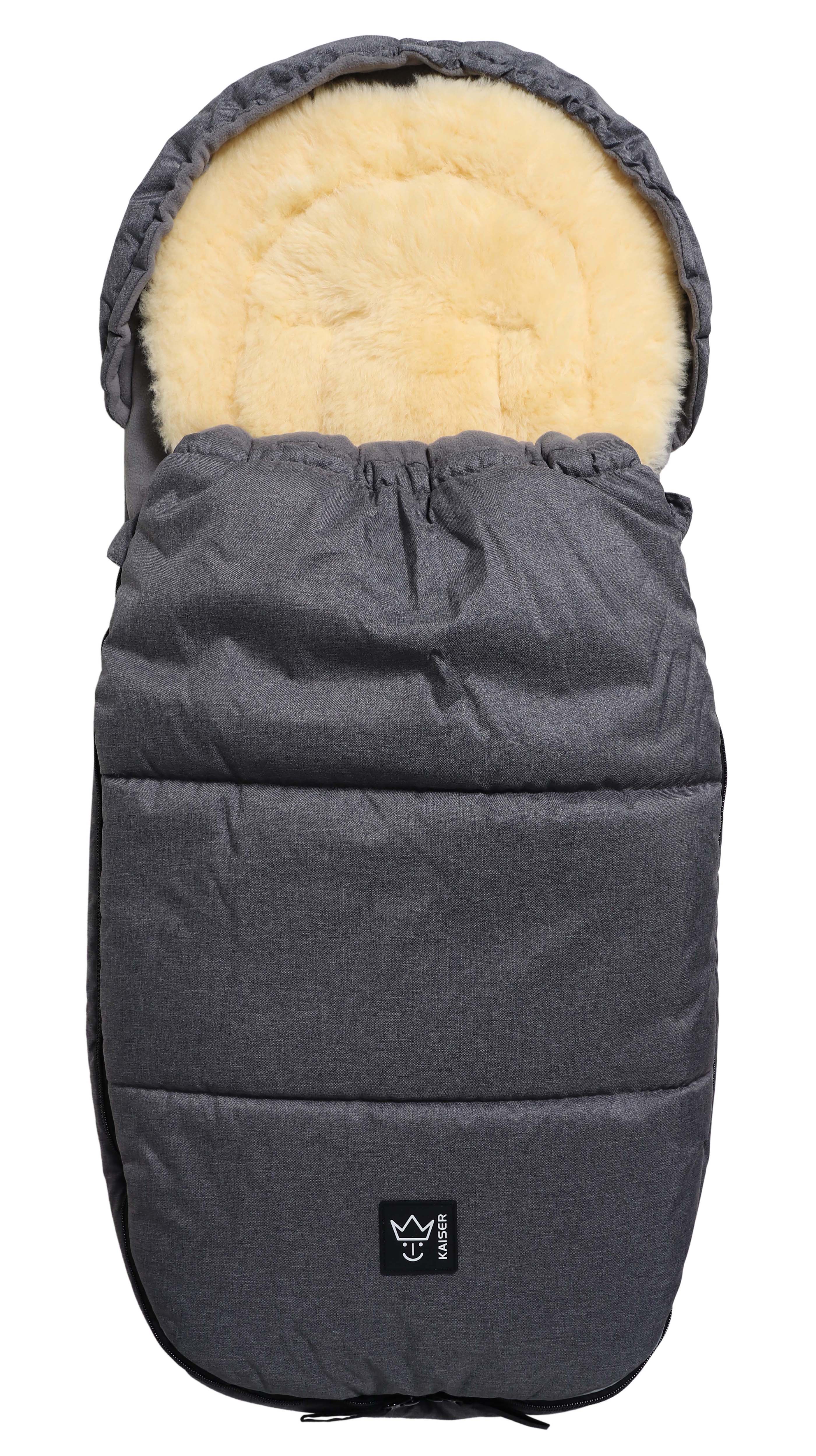 Thermofußsack aus Fleece in der Farbe black melange mit herausnehmbarer Schaffelleinlage