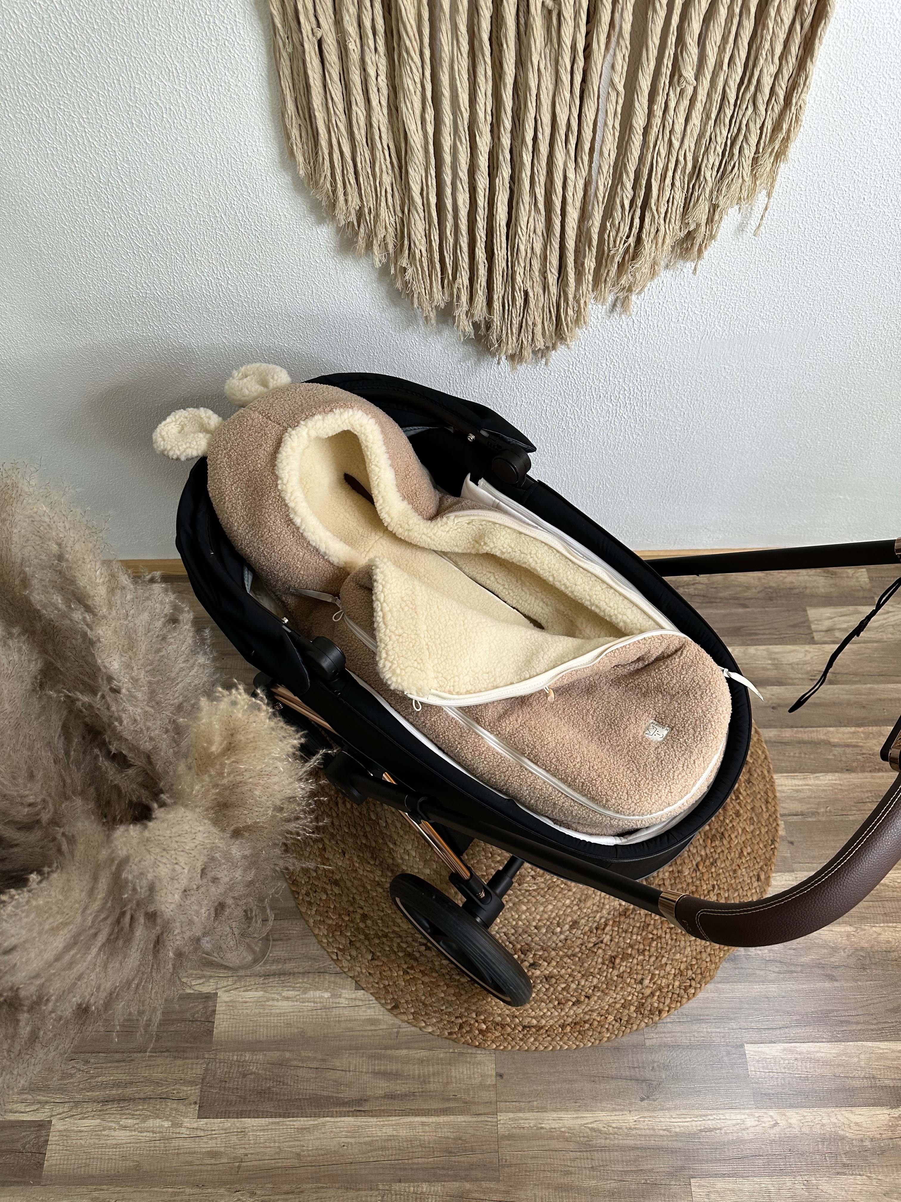 HUKKY Babyschalen Fußsack in der Farbe warm sand im Kinderwagen