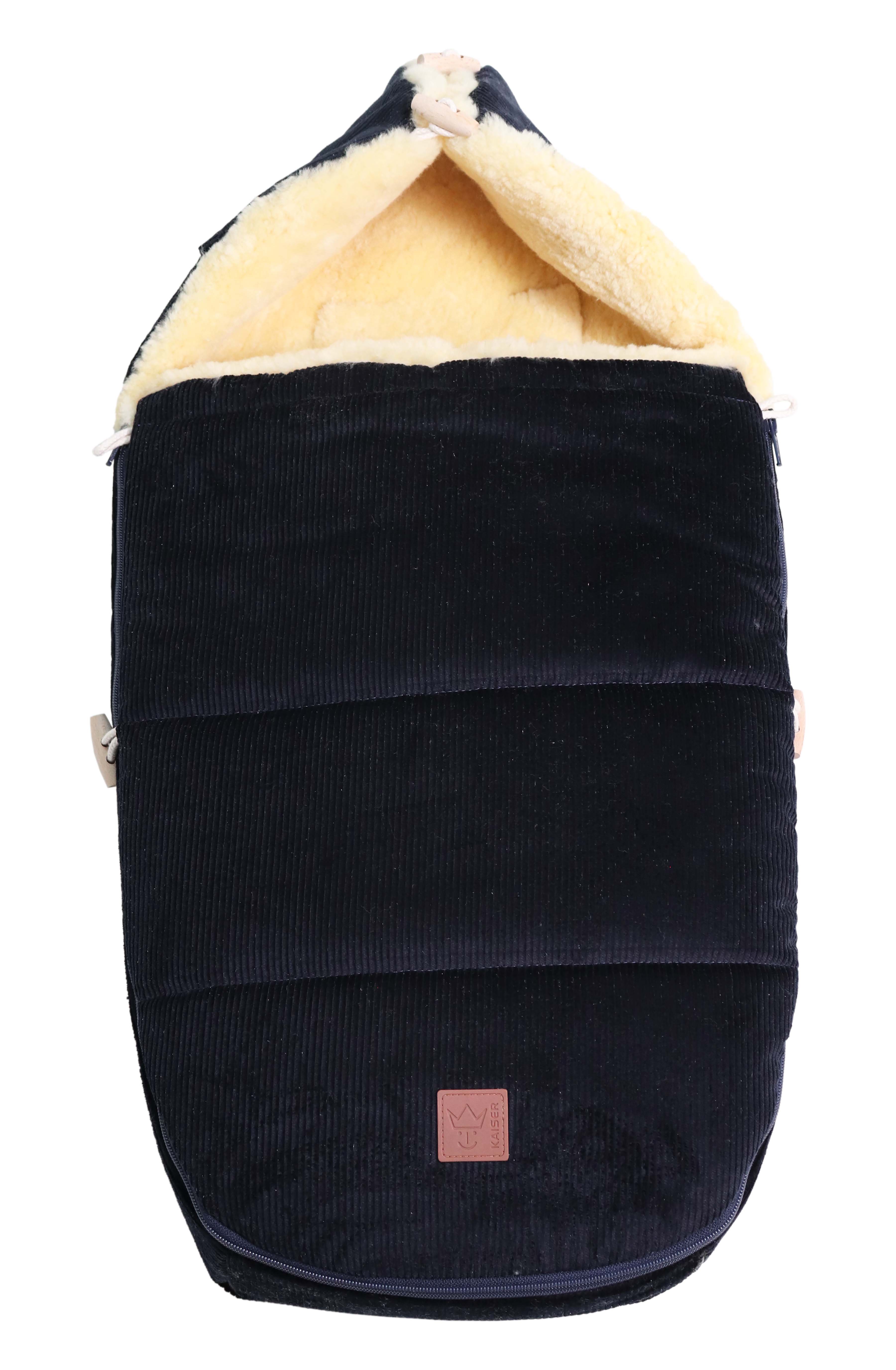 FILIA CORD Babyschalen Fußsack mit Lammfell in der Farbe dark blue sea, Stoffdetail Cord und Lammfell sichtbar