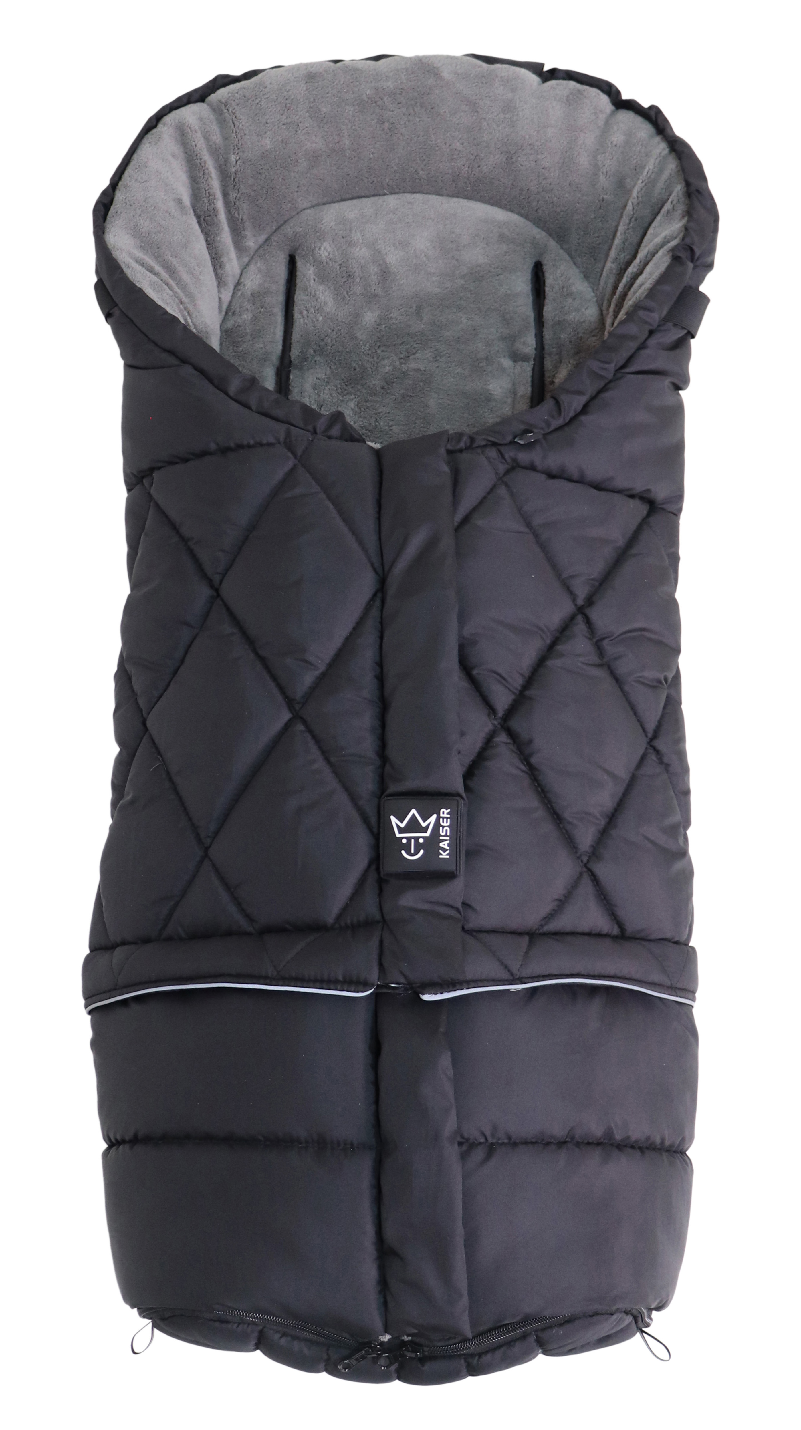 Geschlossener Fußsack mit einem Sherpa-Futter in der Farbe schwarz