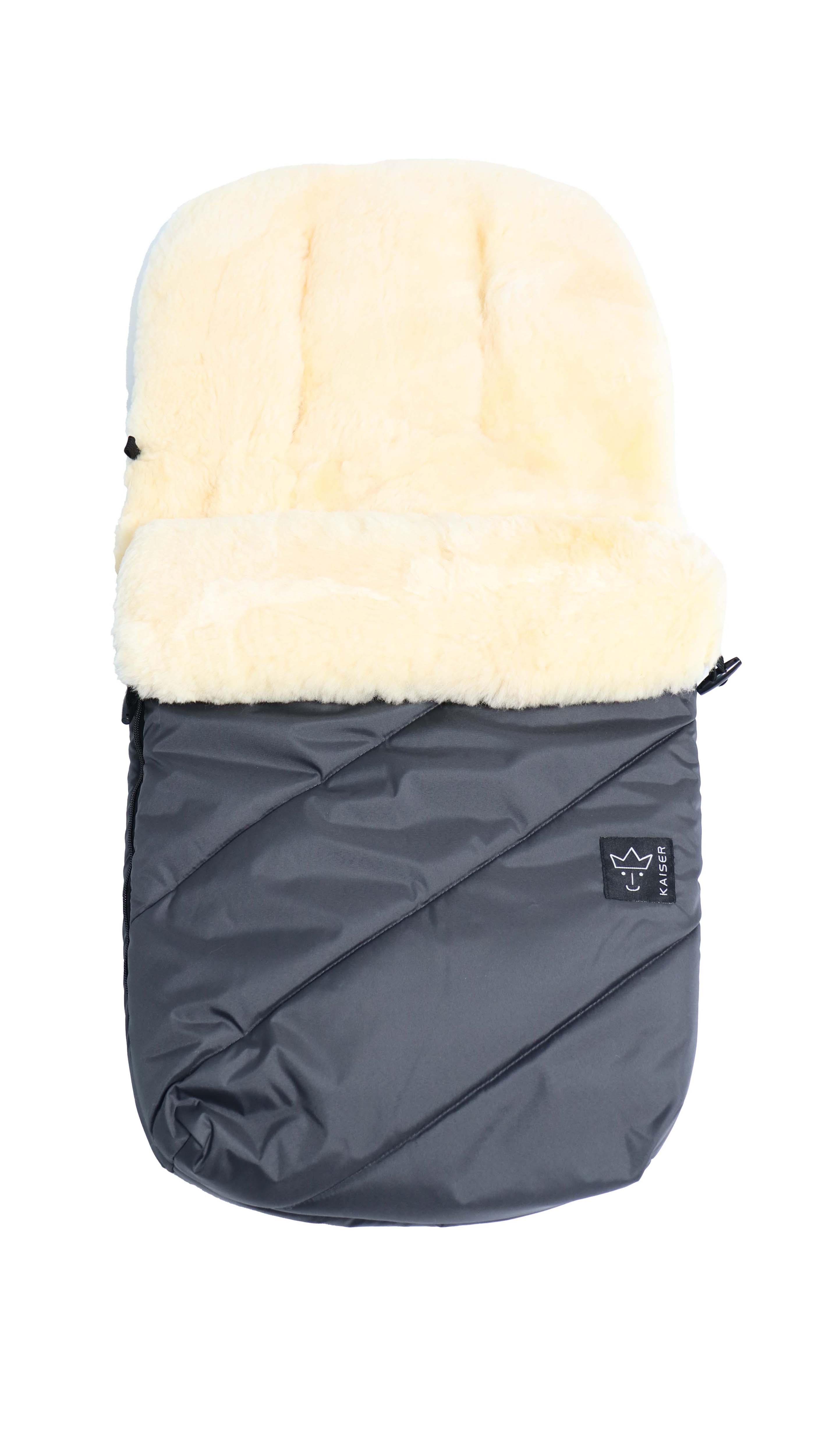 Fußsack mit dem Lammfell-Innenfutter in anthrazit