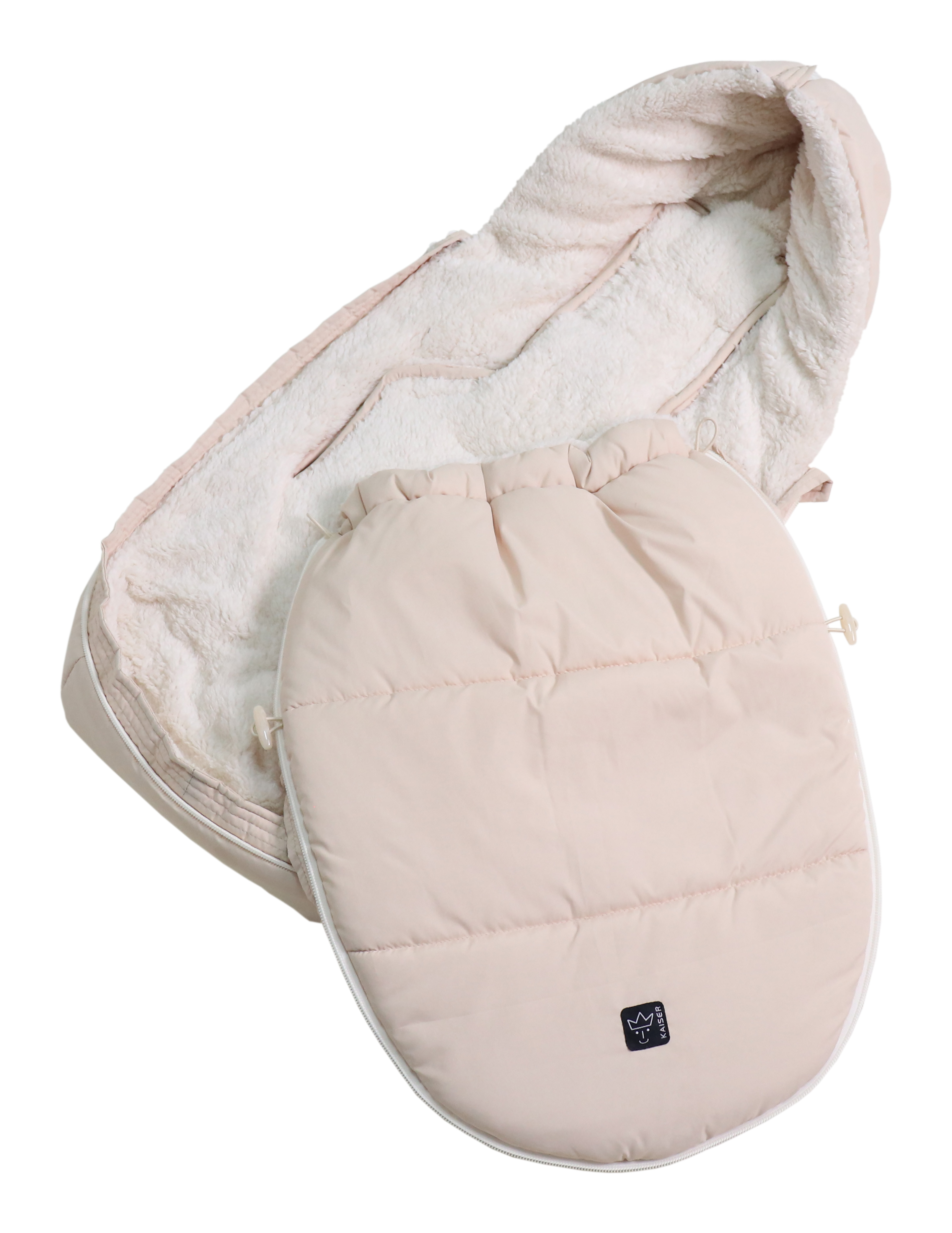 Fußsack mit weißem Fleece-Innenfutter für Babyschale in der Farbe sand mit abnehmbarem Vorderteil
