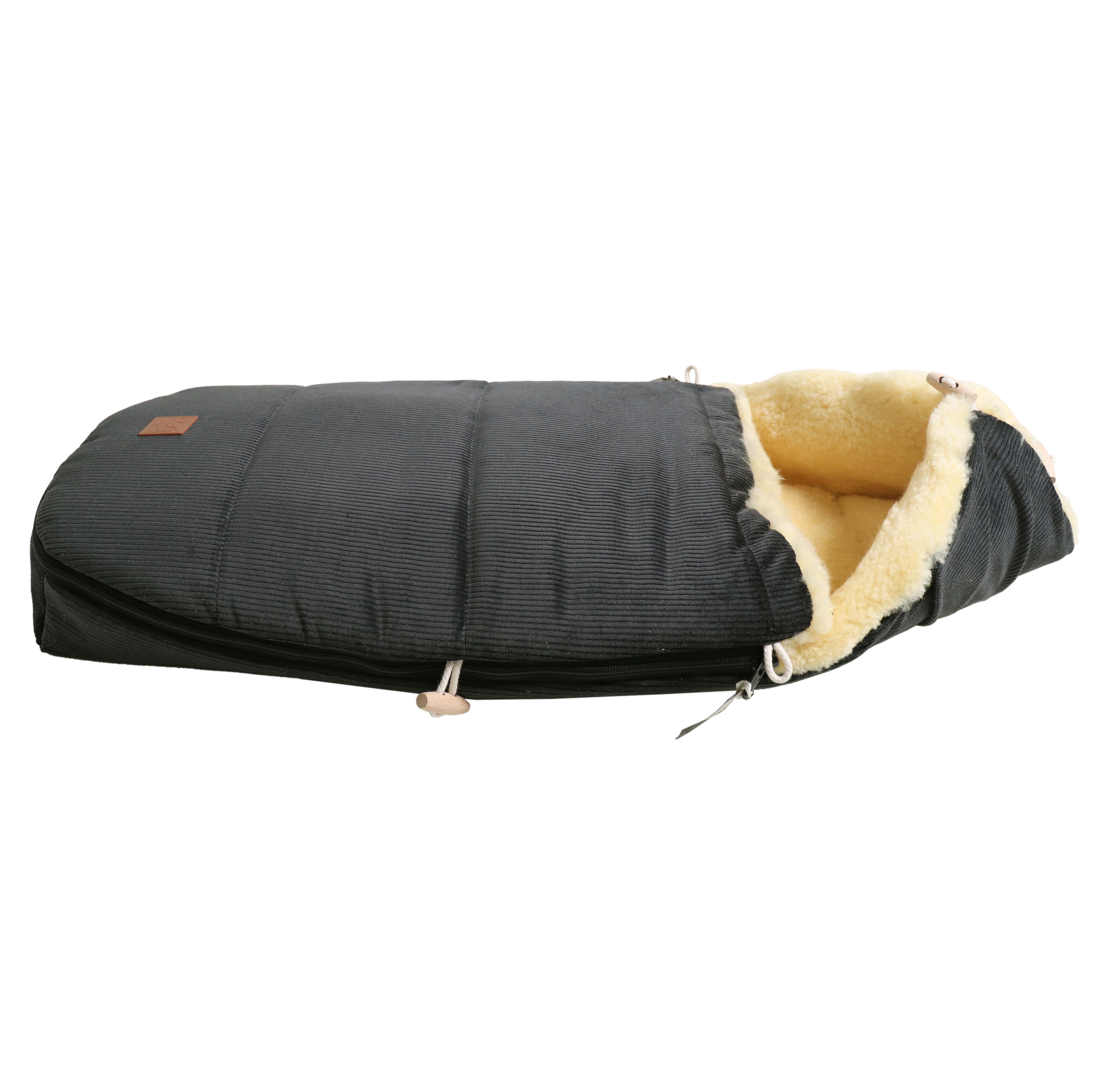 FILIA CORD Babyschalen Fußsack mit Lammfell in der Farbe dark grey, Seitenansicht liegend