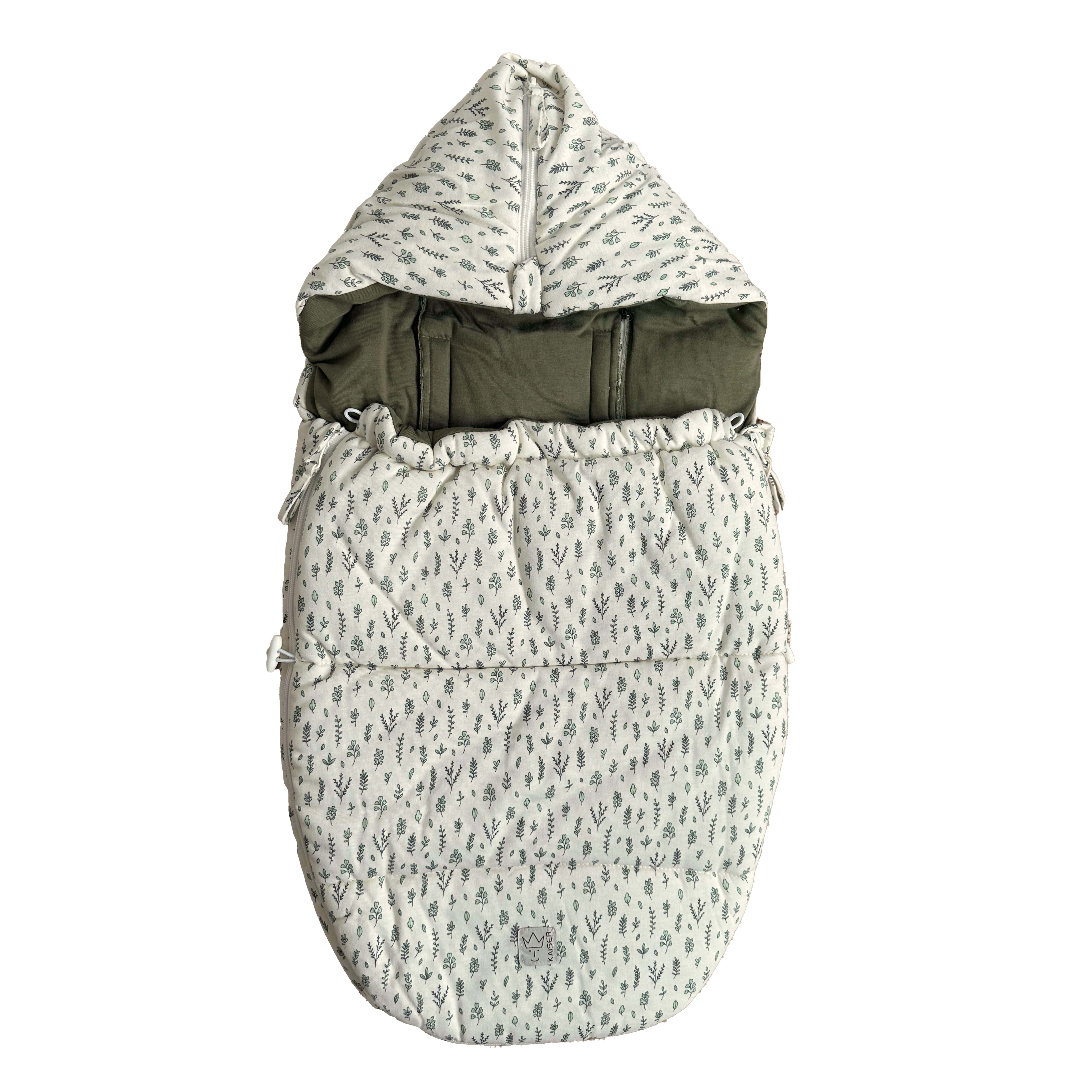 SMALL JERSEY HOODED Babyschalen Fußsack in der Farbe leave mit gemustertem Innenfutter