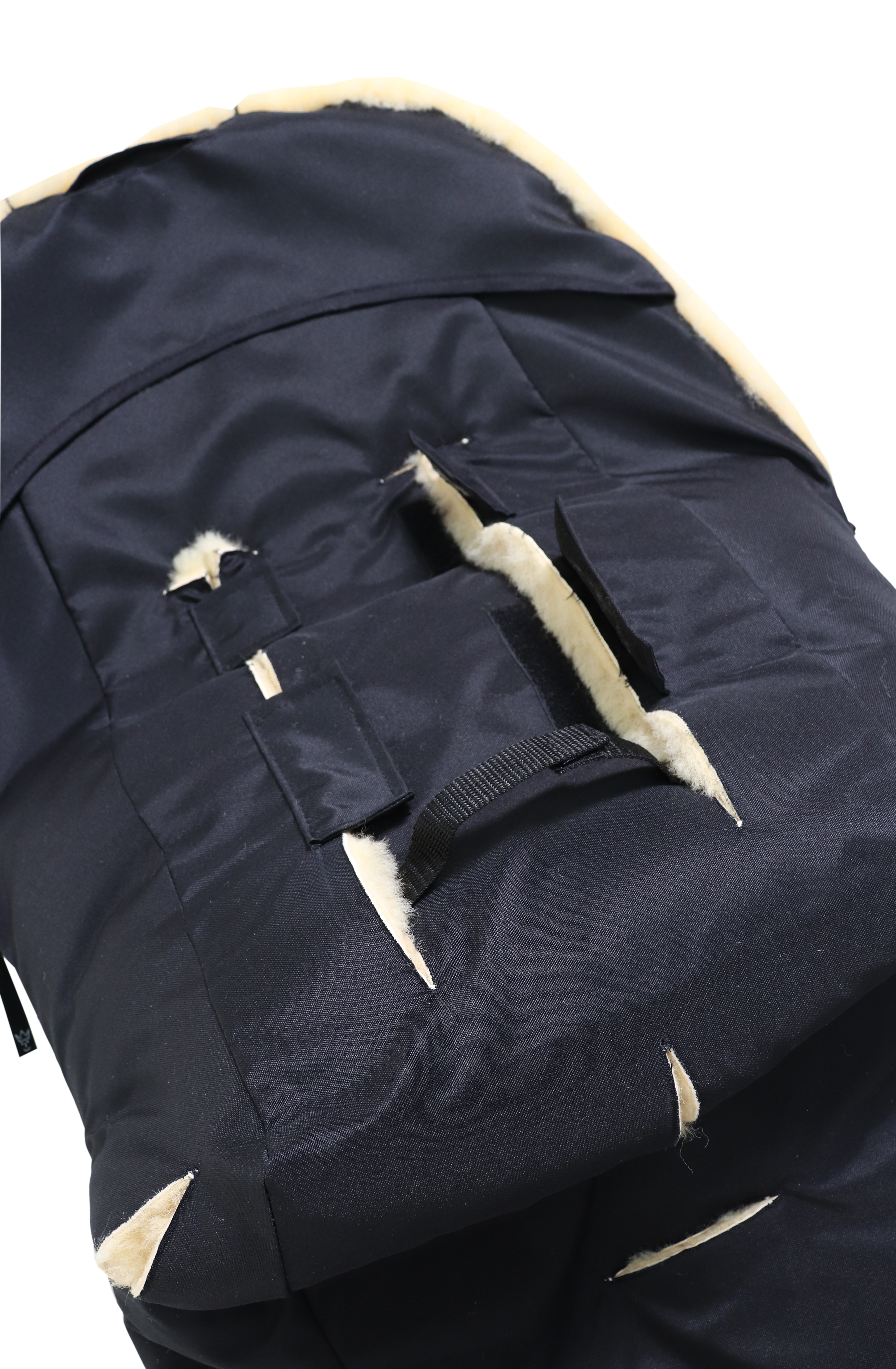 Fußsack mit dem Lammfell-Innenfutter in black Rückseite