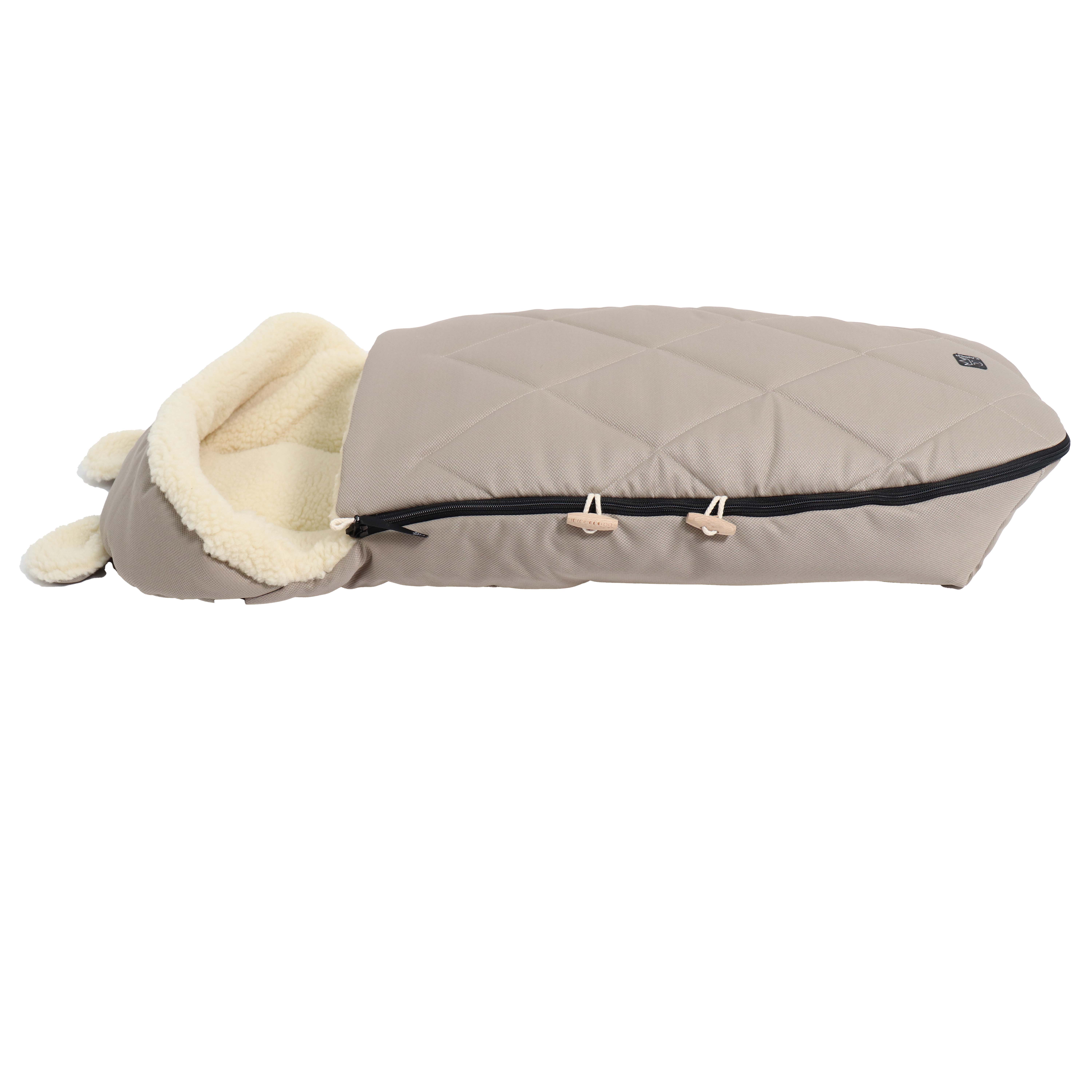 Fußsack in angora mit Schafwolle-Innenfutter liegt horizontal