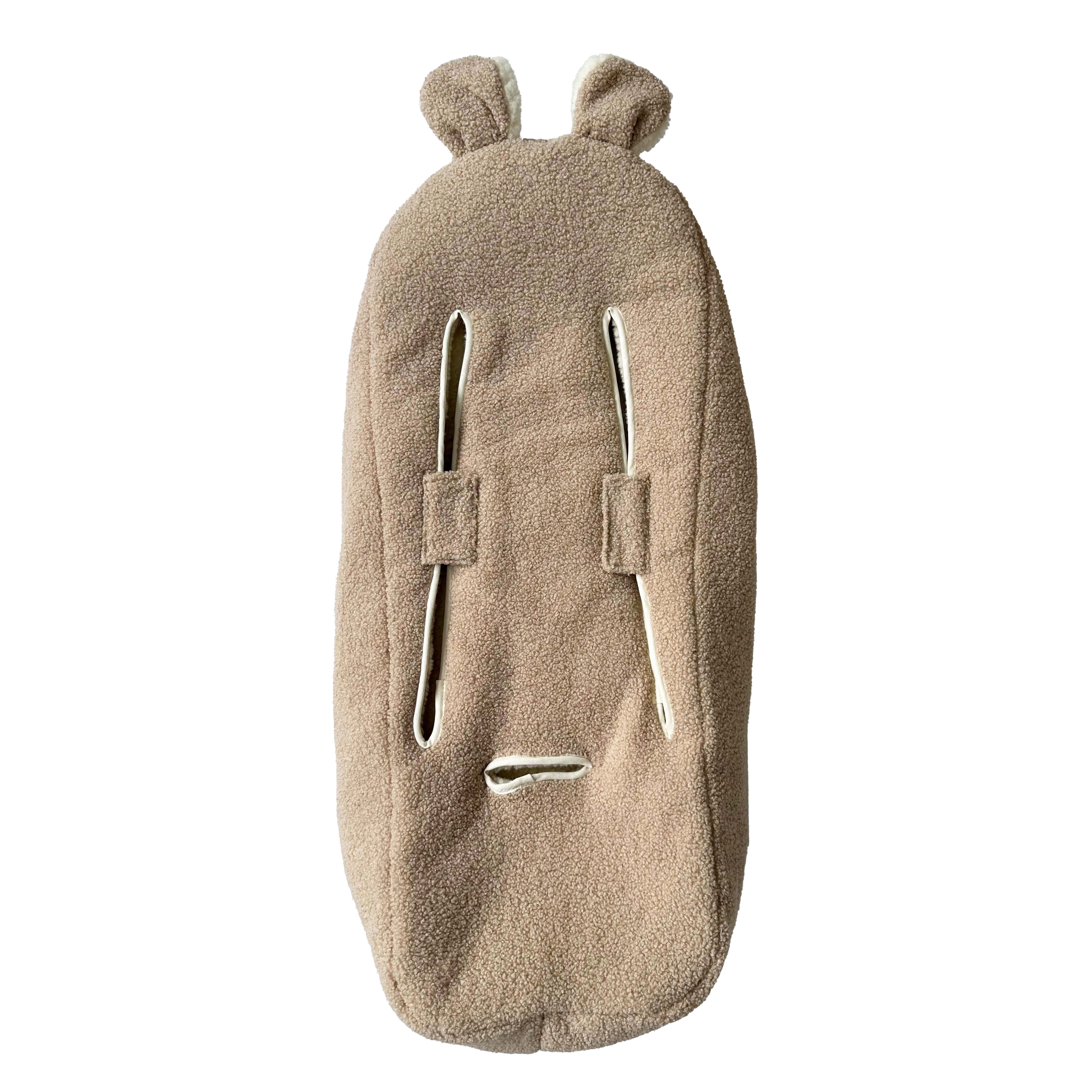 Rückseite des HUKKY Babyschalen Fußsacks in der Farbe warm sand