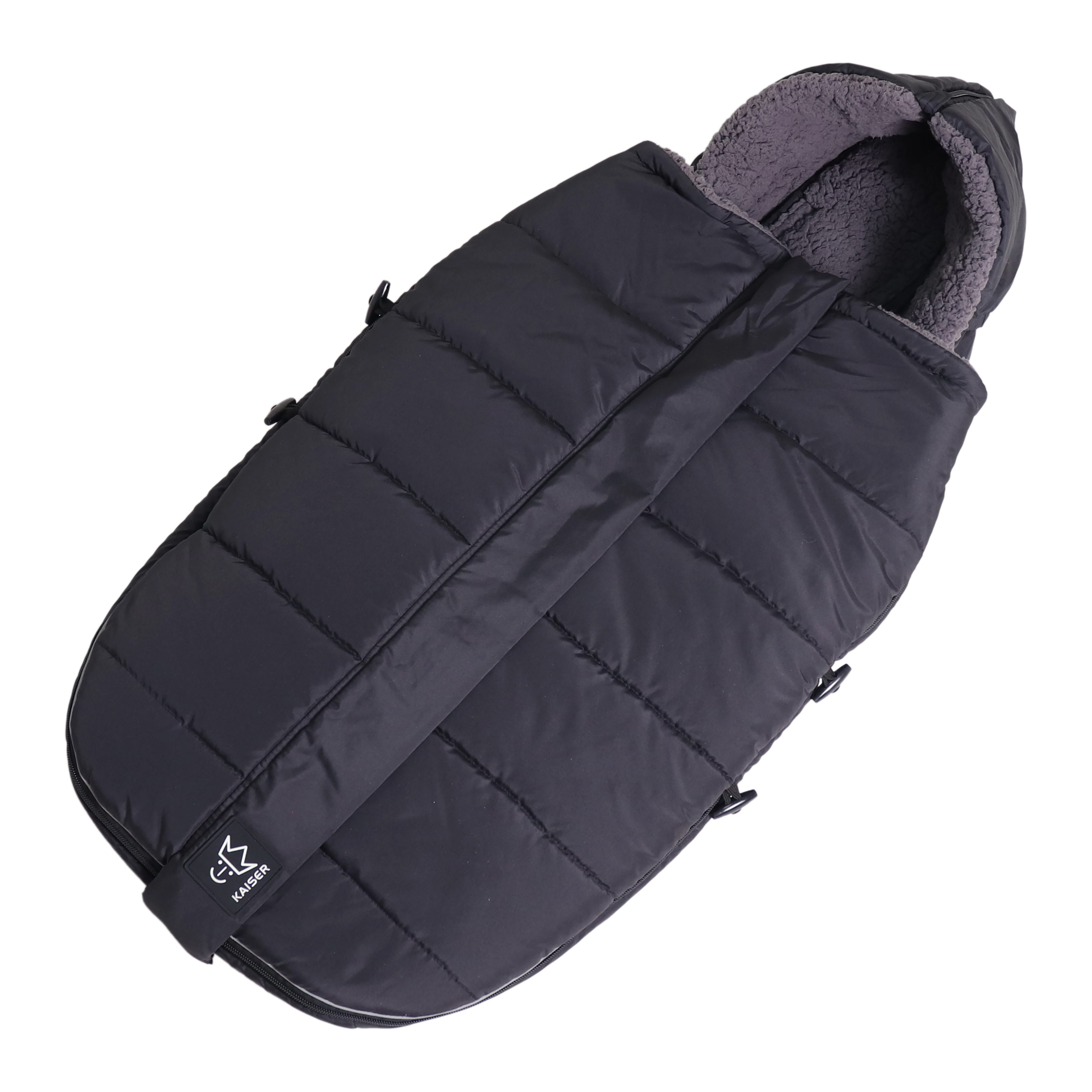 Geschlossener Fußsack mit einem Sherpa-Futter in der Farbe black liegt quer