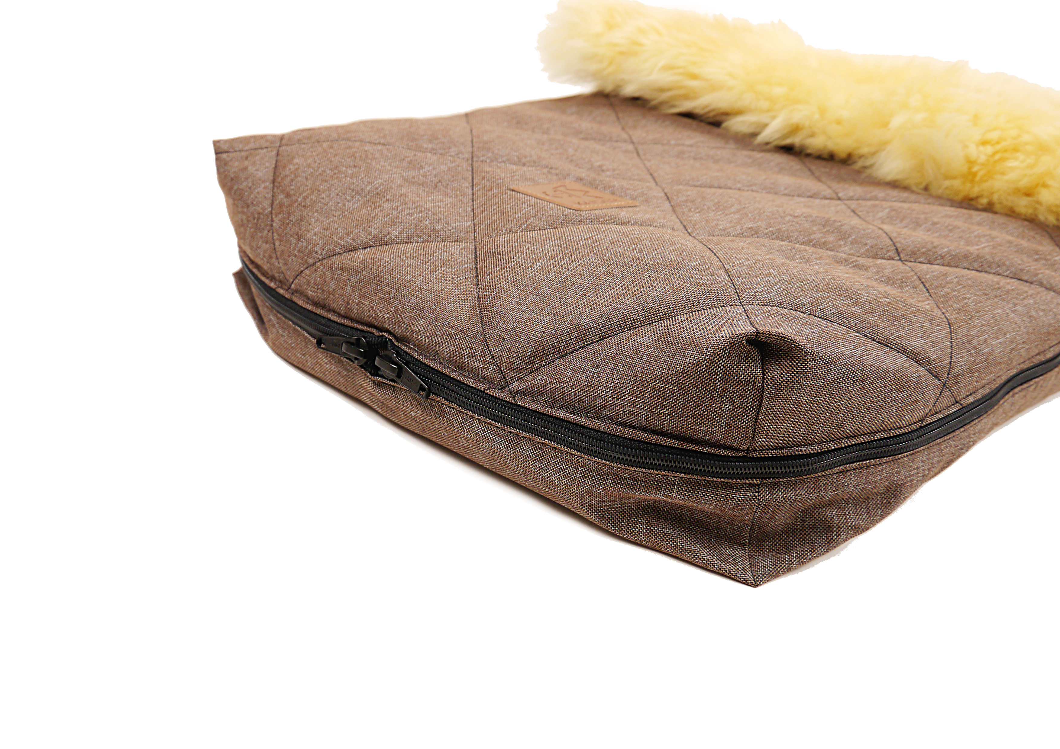 Detailansicht Reißverschluss des Winterfußsacks in der Farbe braun melange mit Lammfell