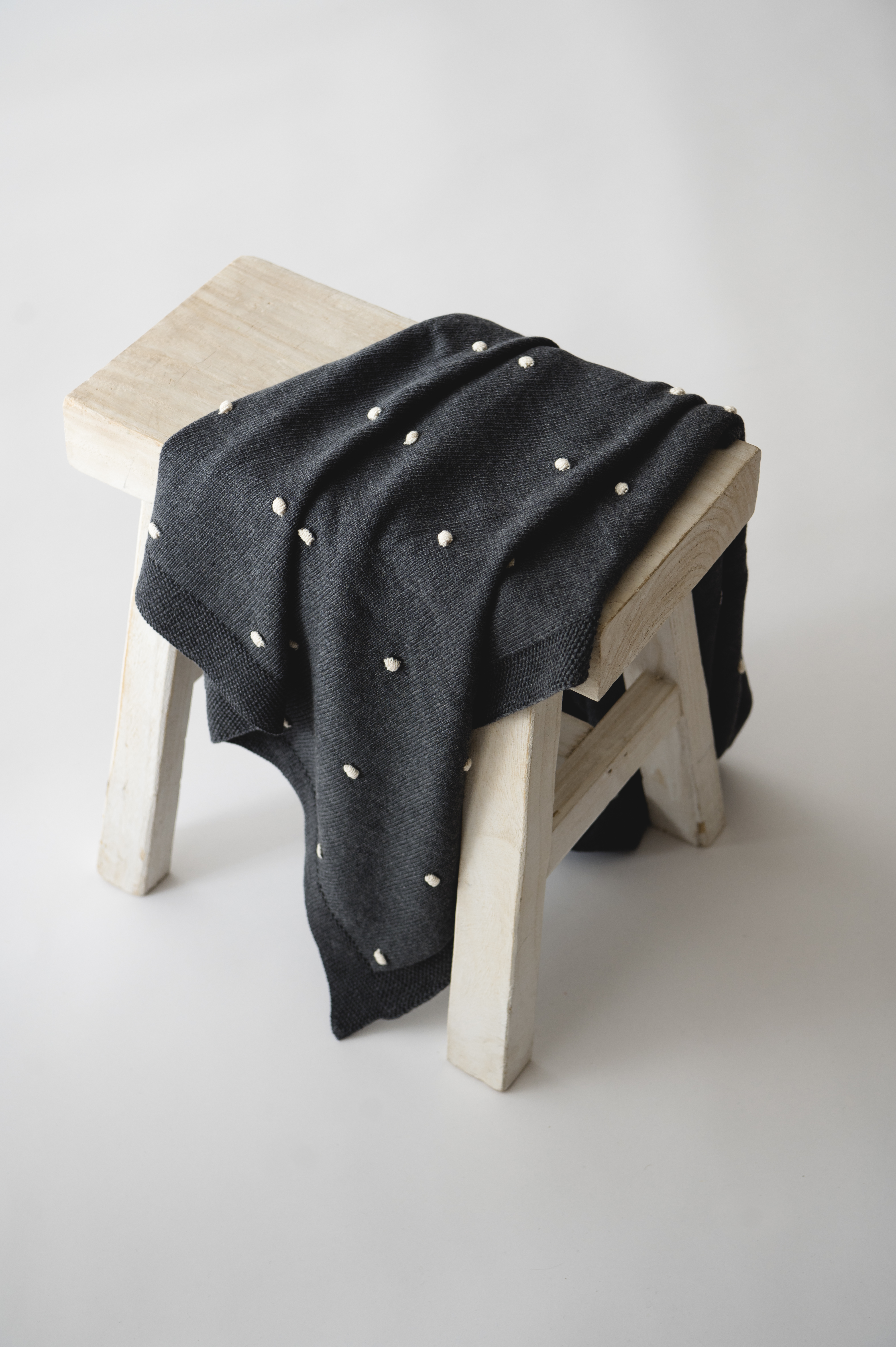 dark grey/knots natural