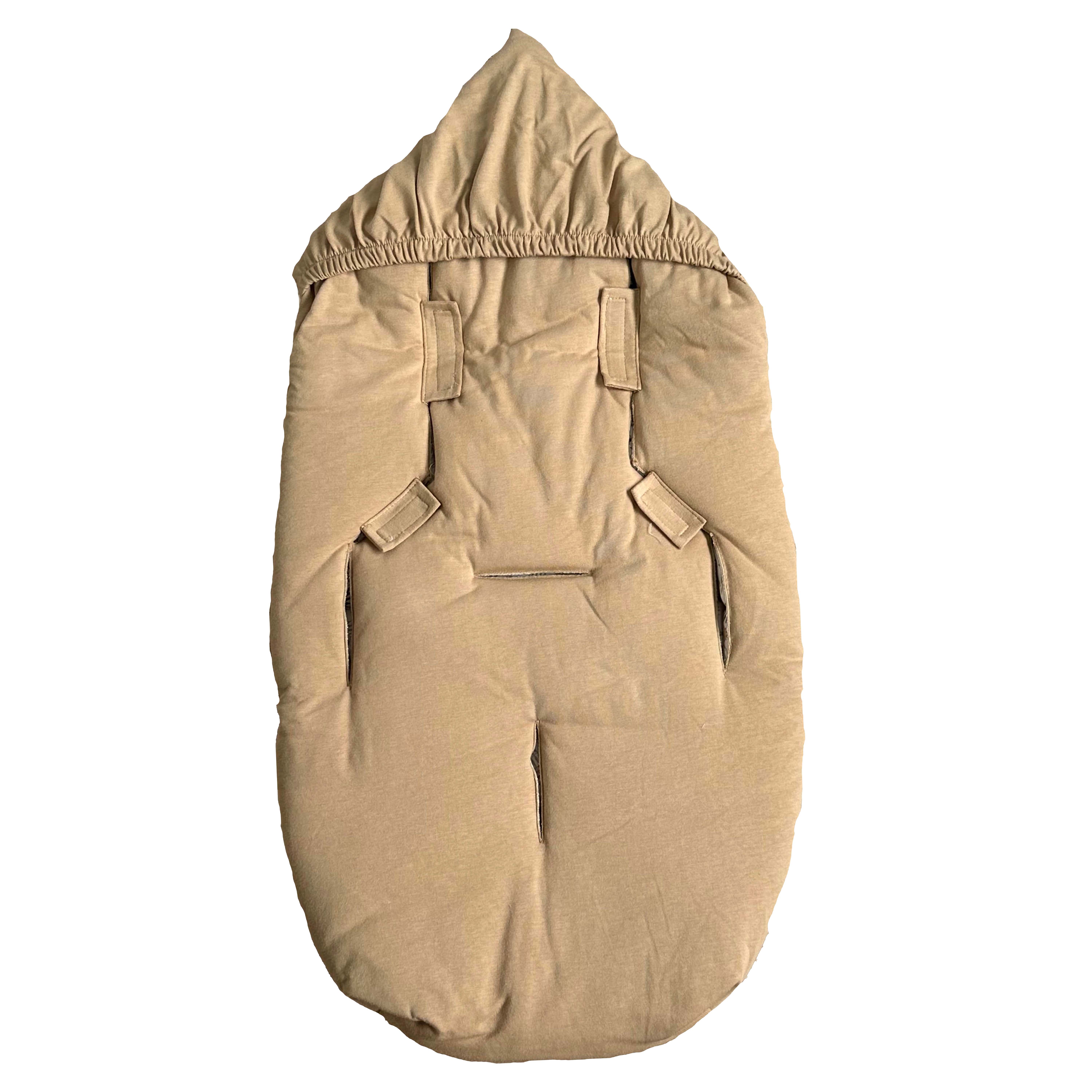 Rückseite des SMALL JERSEY HOODED Babyschalen Fußsacks in Butternut mit Gurtschlitzen