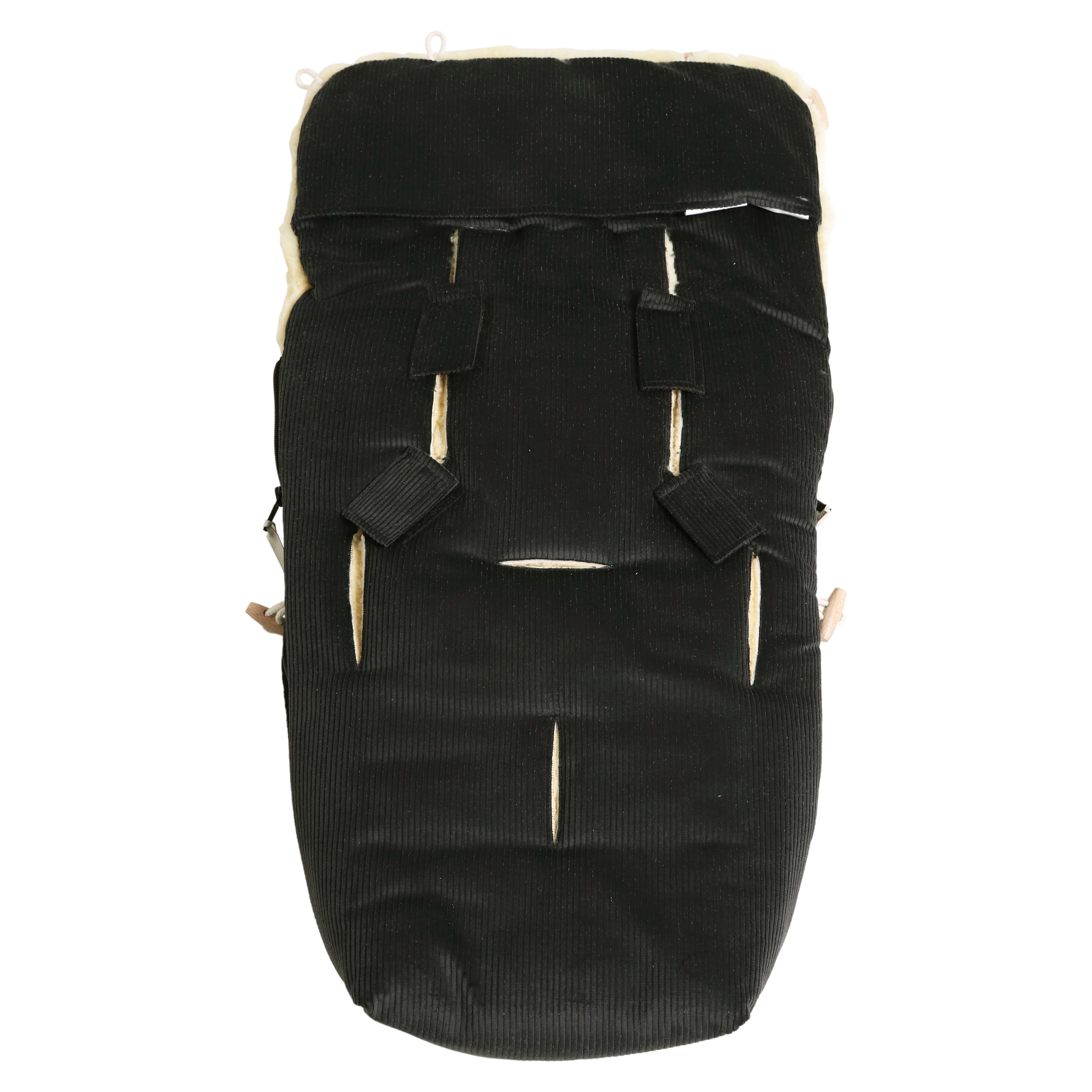 Rückseite FILIA CORD Babyschalen Fußsack mit Lammfell in der Farbe dark grey