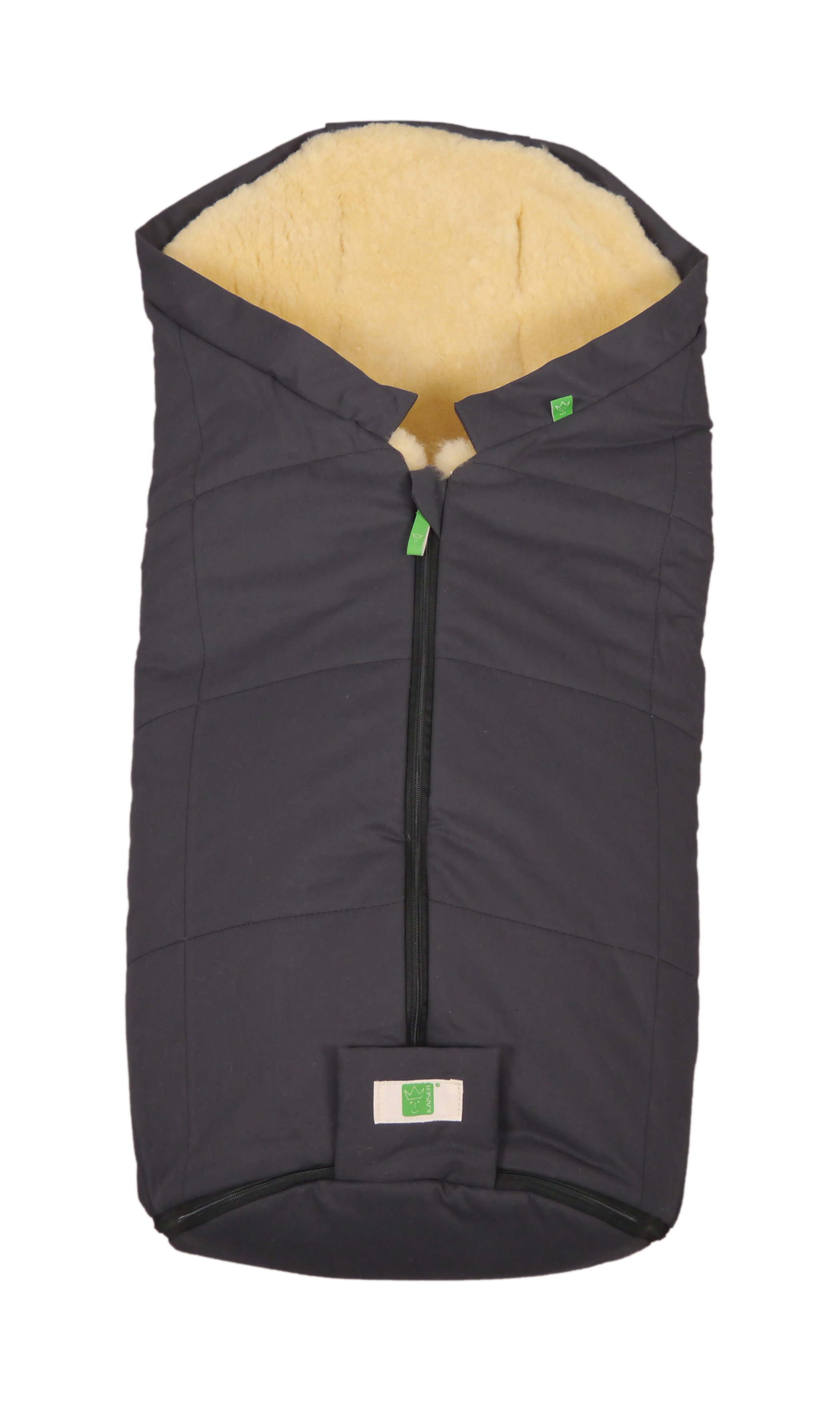 Fußsack mit dem Lammfell-Innenfutter in der Farbe dark anthracite