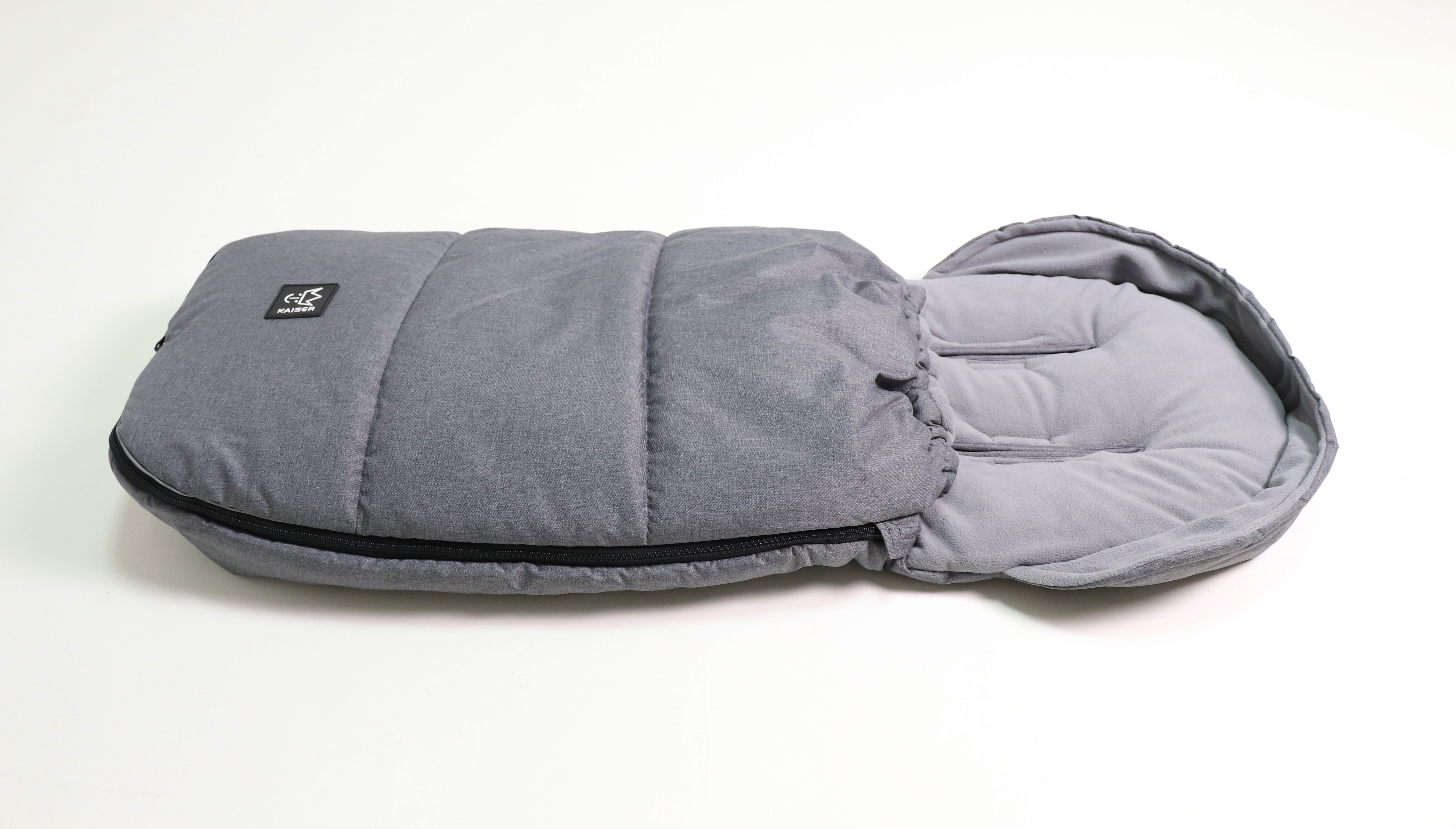 LUKKY - universal stroller footmuff Thermofußsack LUKKY in der Farbe black melange mit schwarzem Logo liegt horizontal