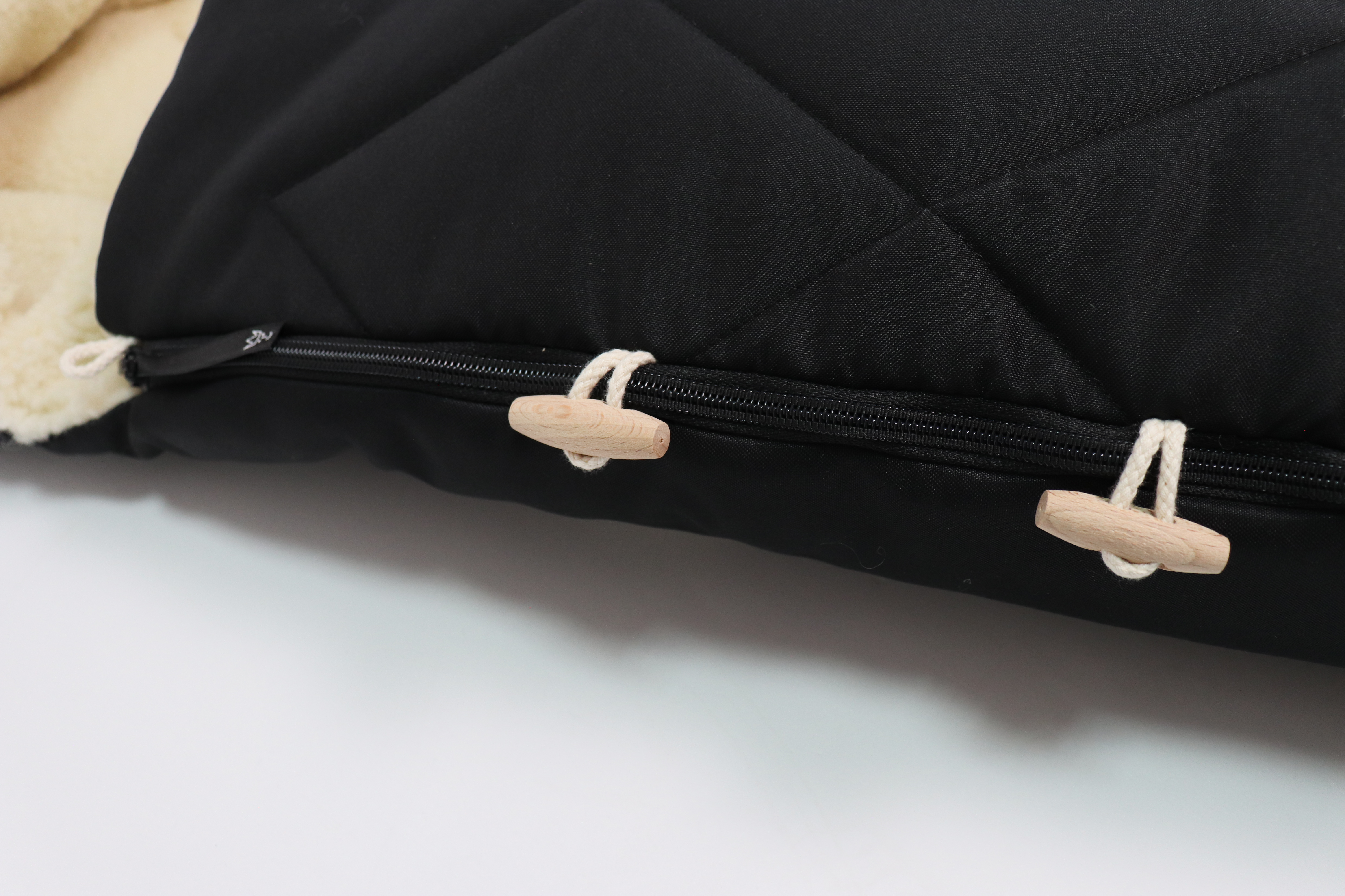 XL EARS WOOL - Kinderwagen Fußsack Reißverschluss des Fußsacks in Schwarz mit Schafwolle-Innenfutter