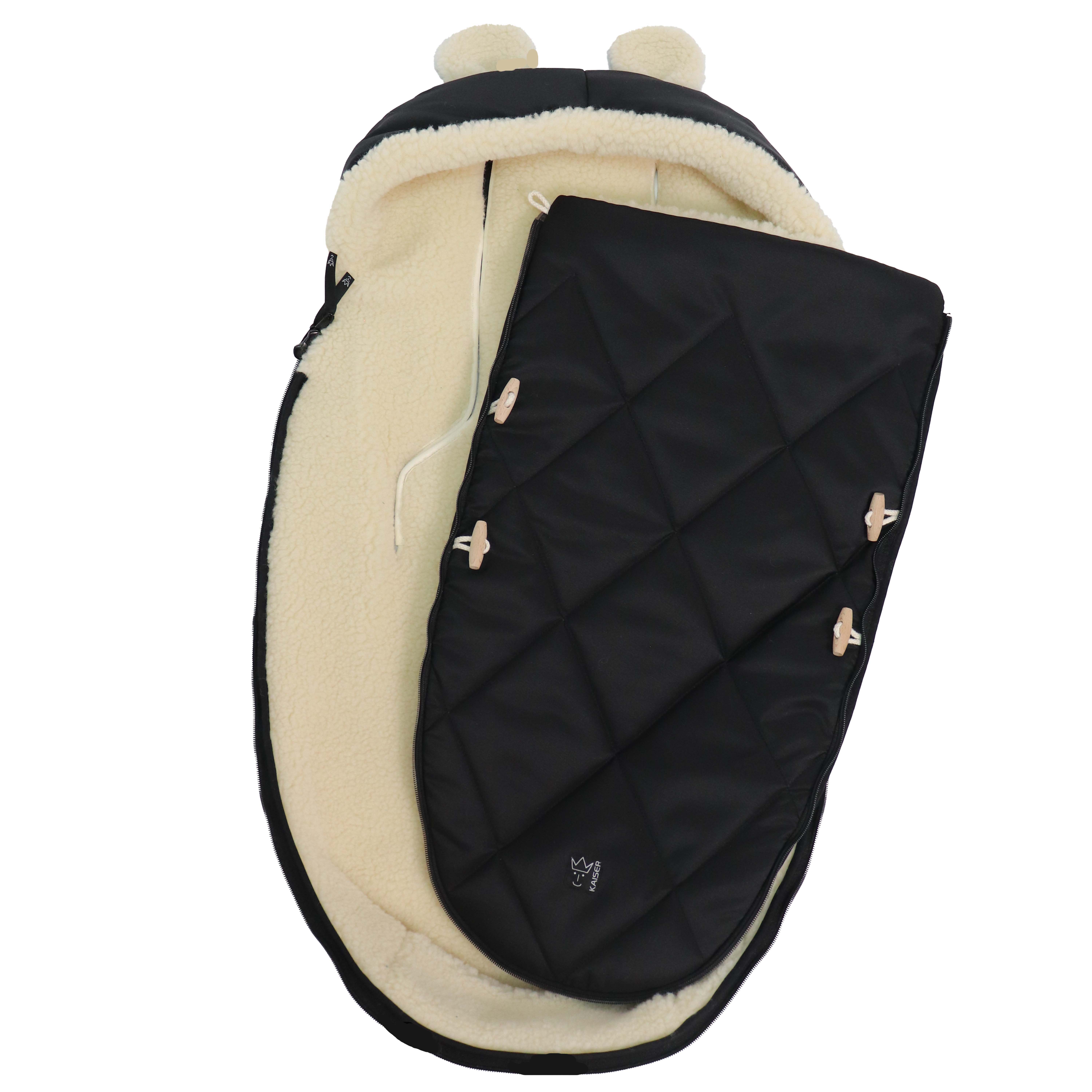 XL EARS WOOL - Kinderwagen Fußsack Fußsack in Schwarz mit Schafwolle-Innenfutter seitlich geöffnet und aufgeklappt