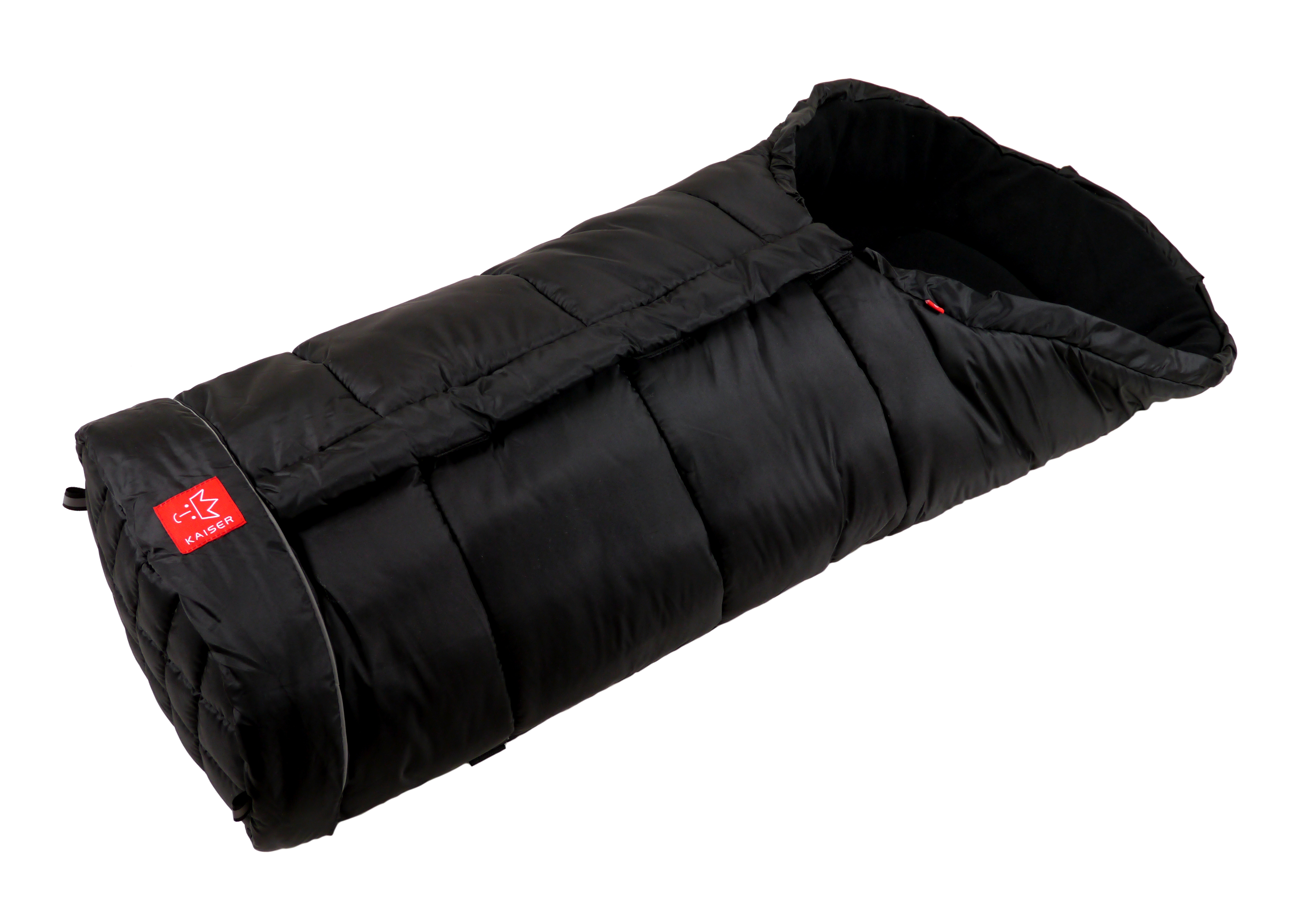 Iglu Thermo Fleece Fußsack Ein schwarzer Thermofußsack mit rotem Logo liegt quer