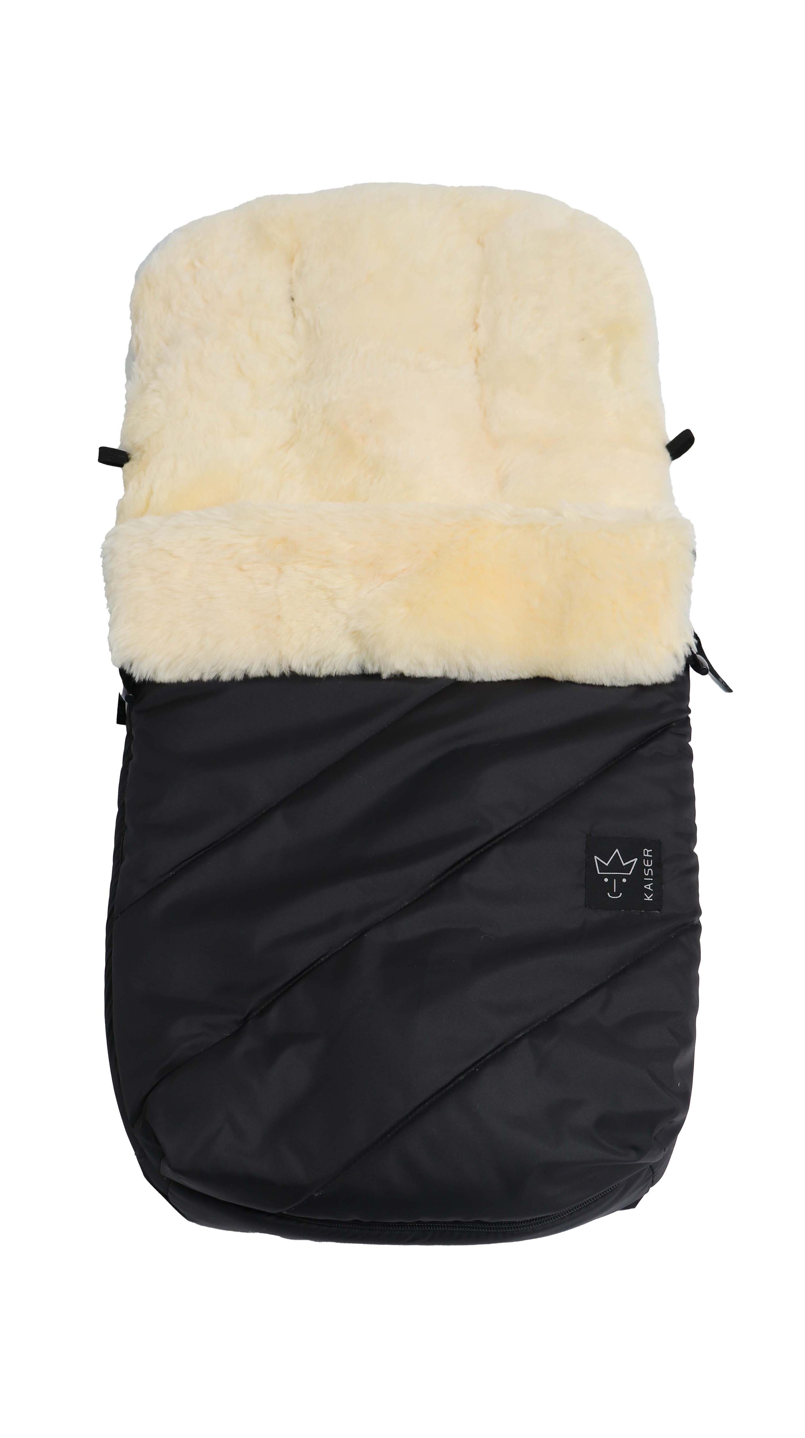 schwarzer Fußsack mit dem Lammfell-Innenfutter