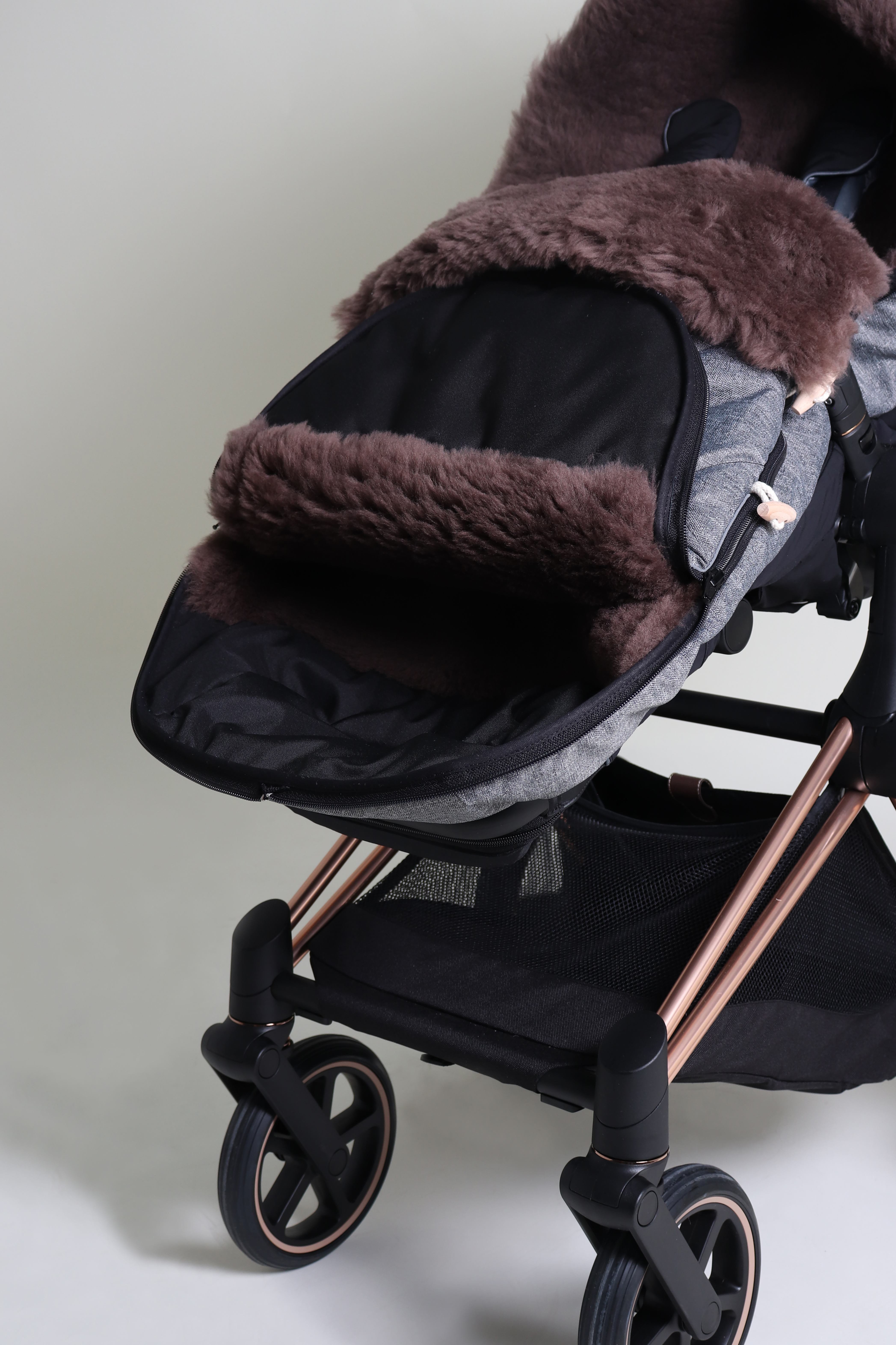 TOFFEE Lammfell Fußsack TOFFEE Lammfell Fußsack