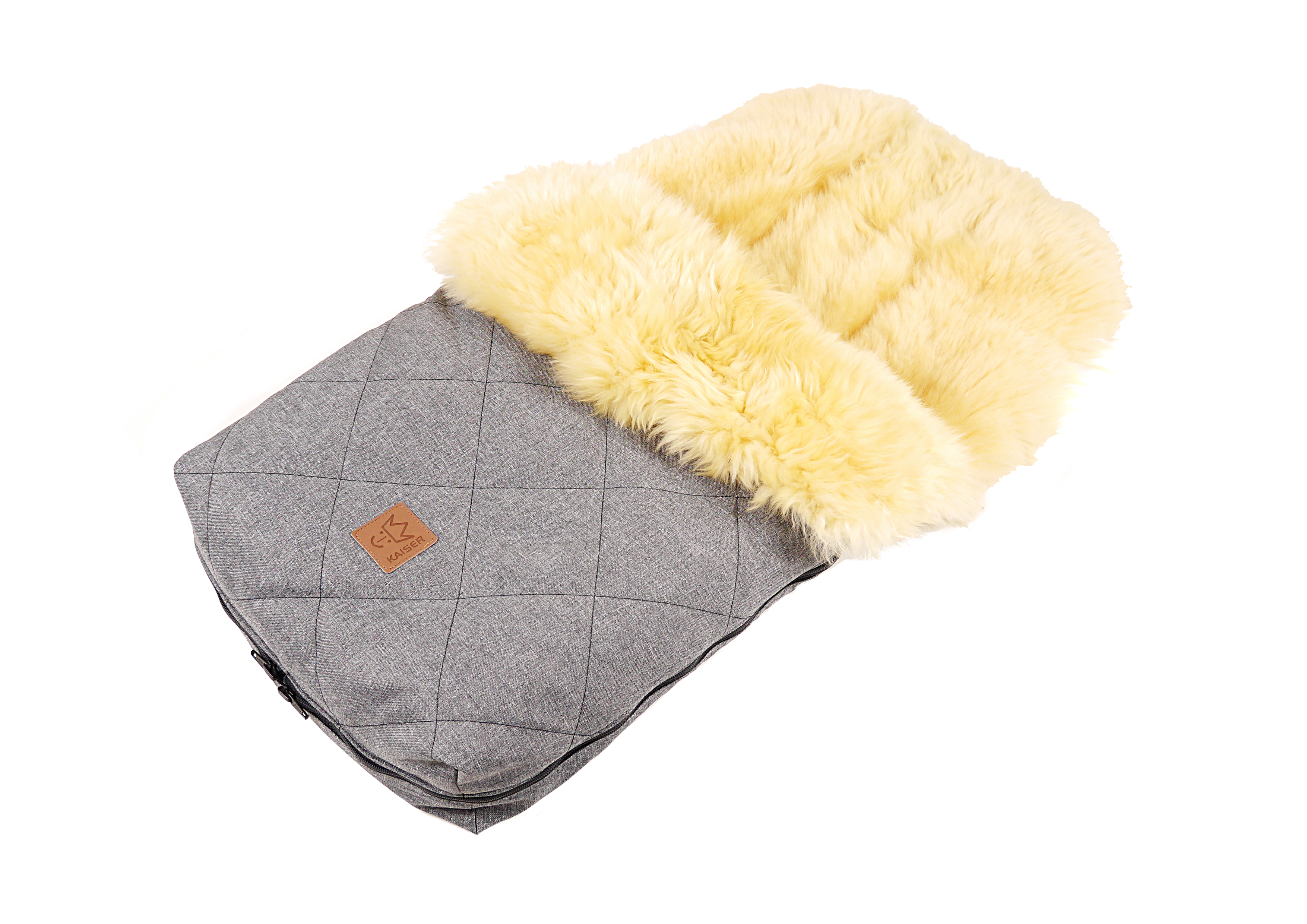 Seitenansicht Winterfußsack in der Farbe anthrazit melange mit Lammfell