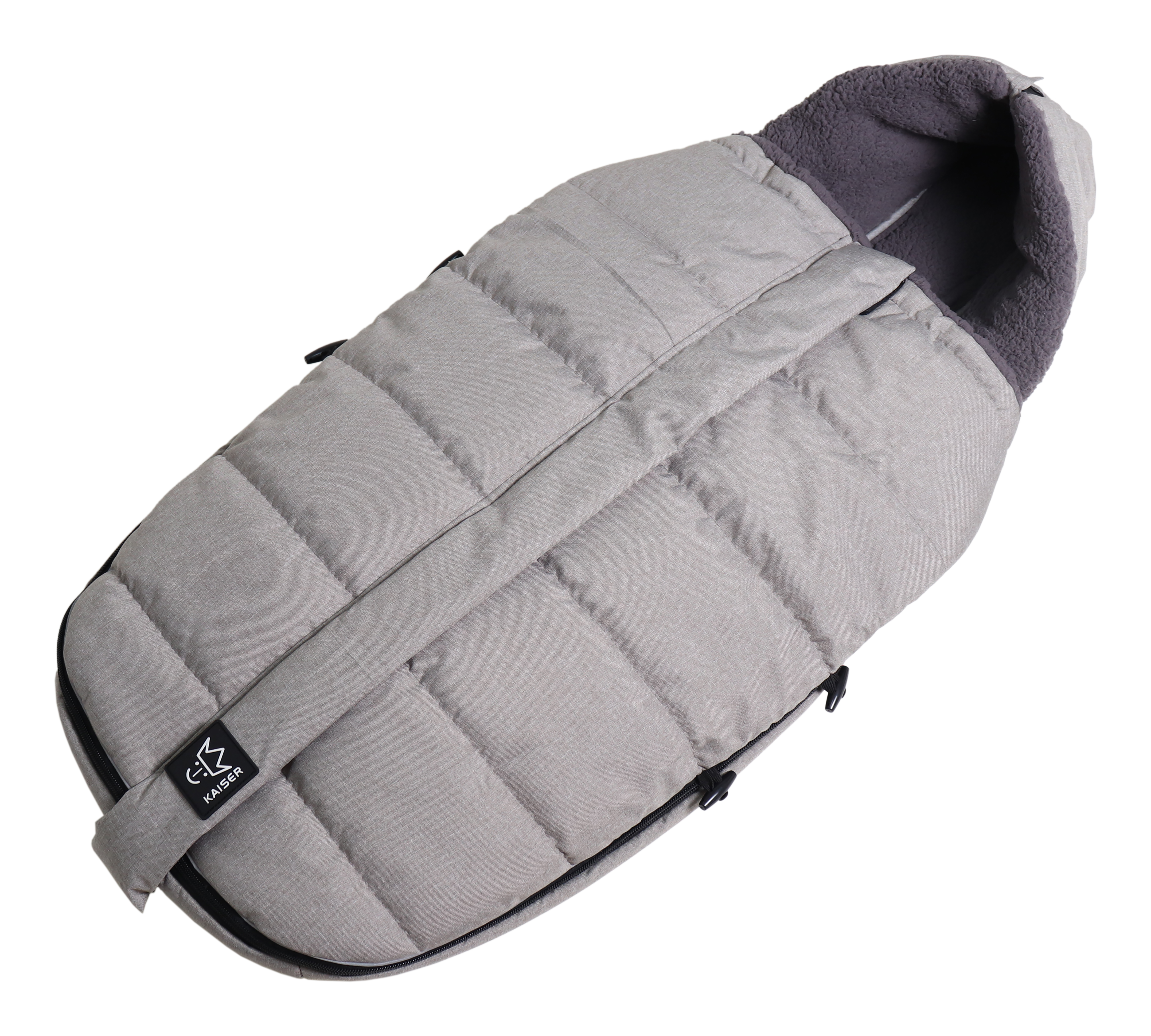 Geschlossener Fußsack mit einem Sherpa-Futter in der Farbe light-grey melange liegt quer
