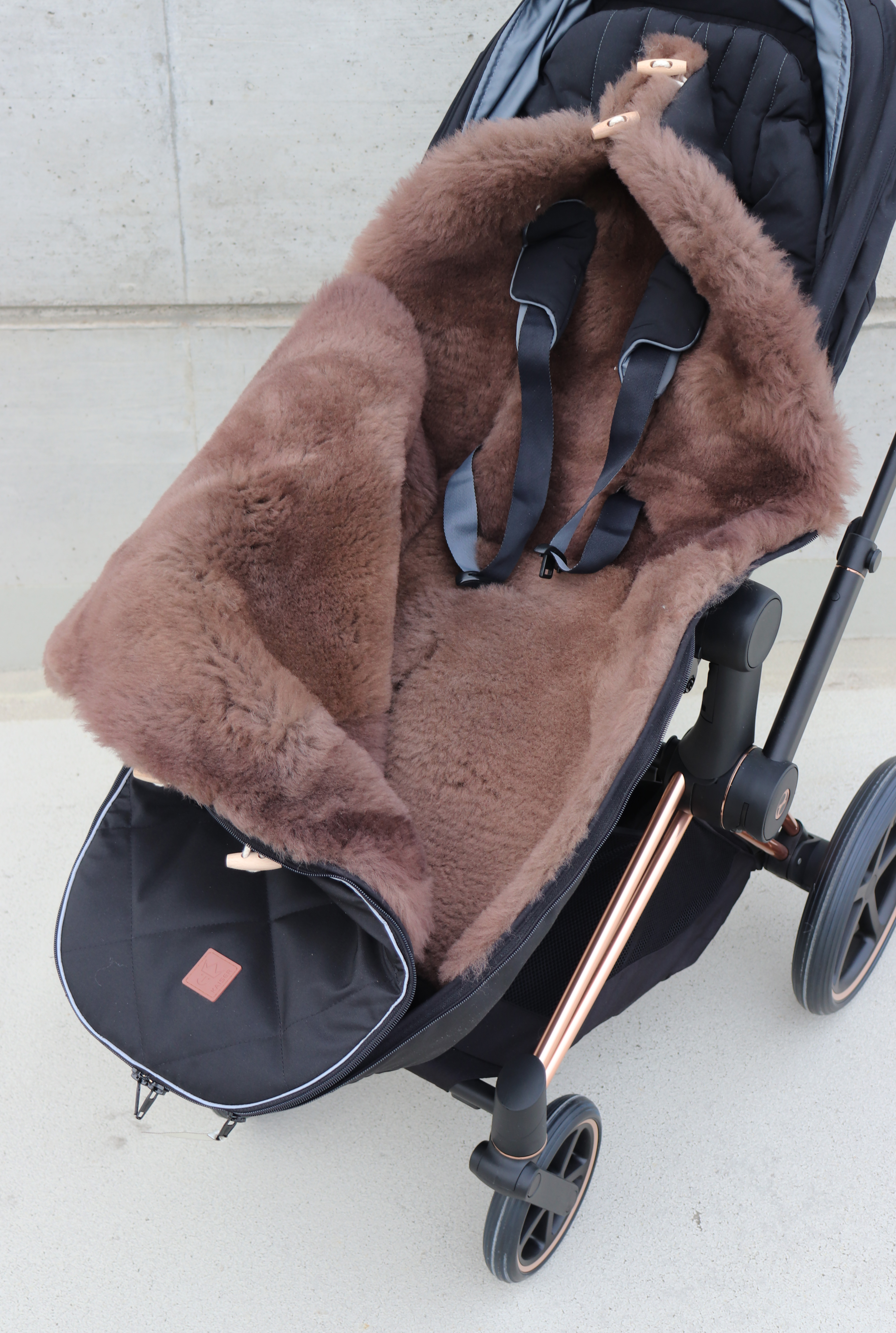 TOFFEE Lammfell Fußsack TOFFEE Lammfell Fußsack