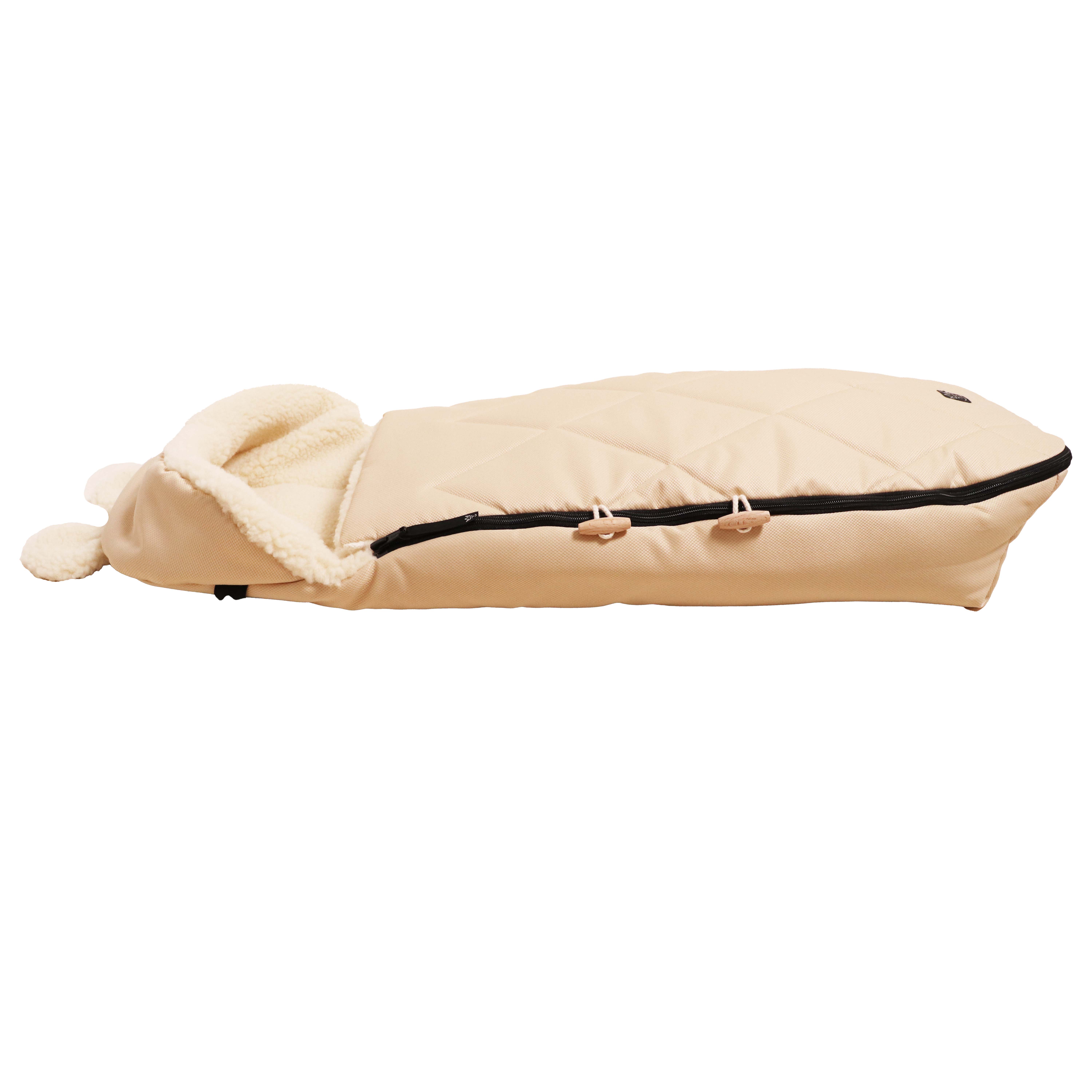 Fußsack in marzipan mit Schafwolle-Innenfutter liegt horizontal