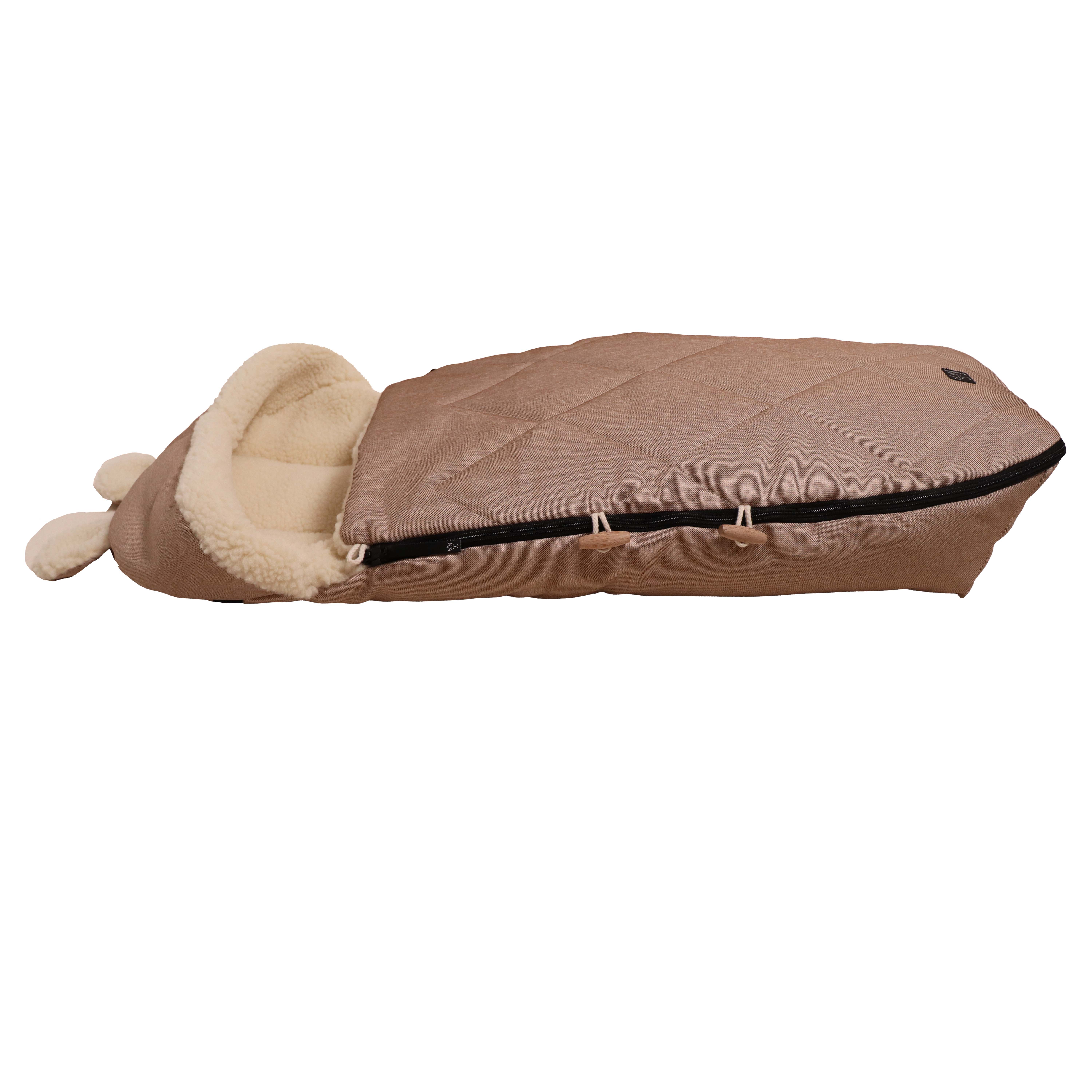 Fußsack in sand mit Schafwolle-Innenfutter liegt horizontal