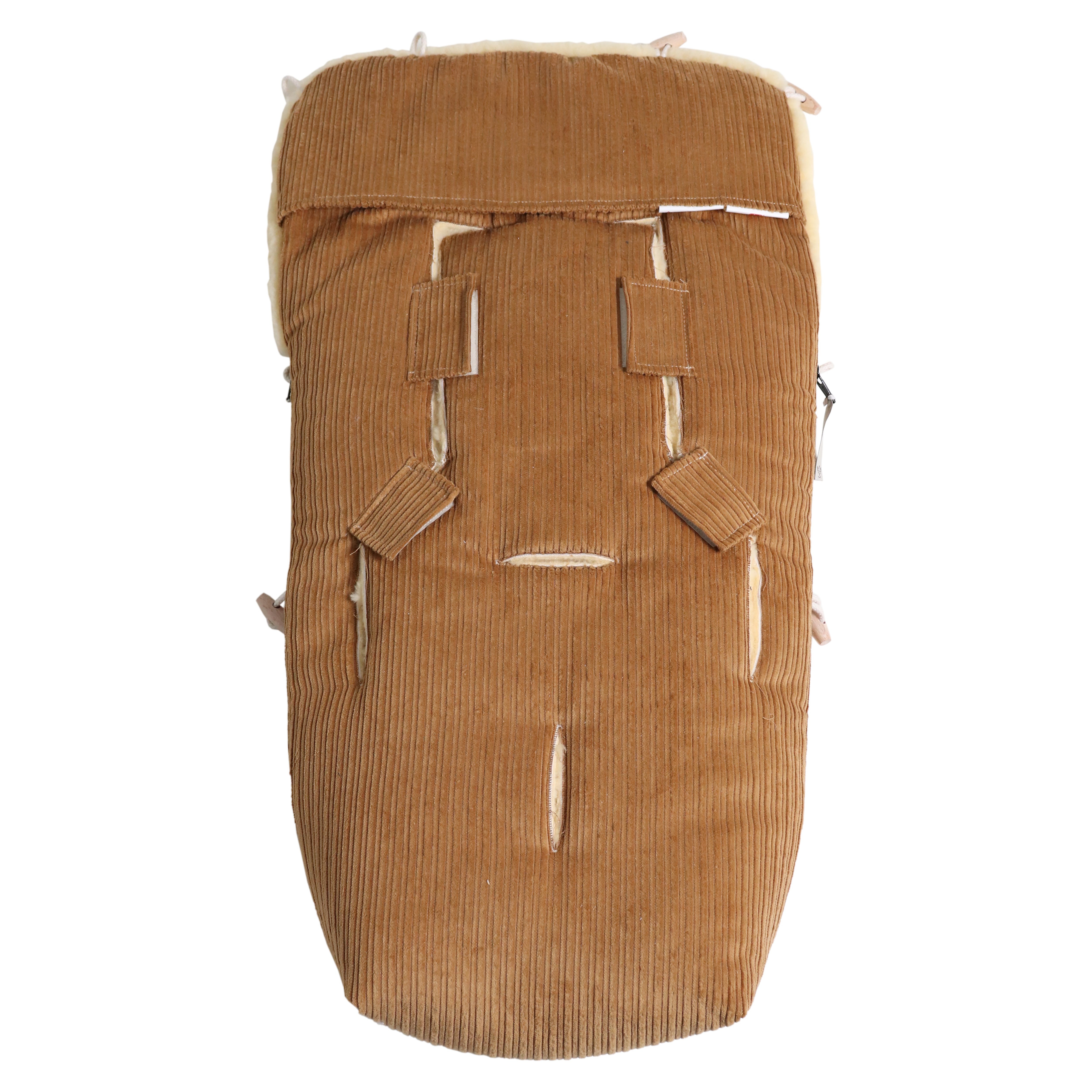 Rückseite FILIA CORD Babyschalen Fußsack mit Lammfell in der Farbe camel