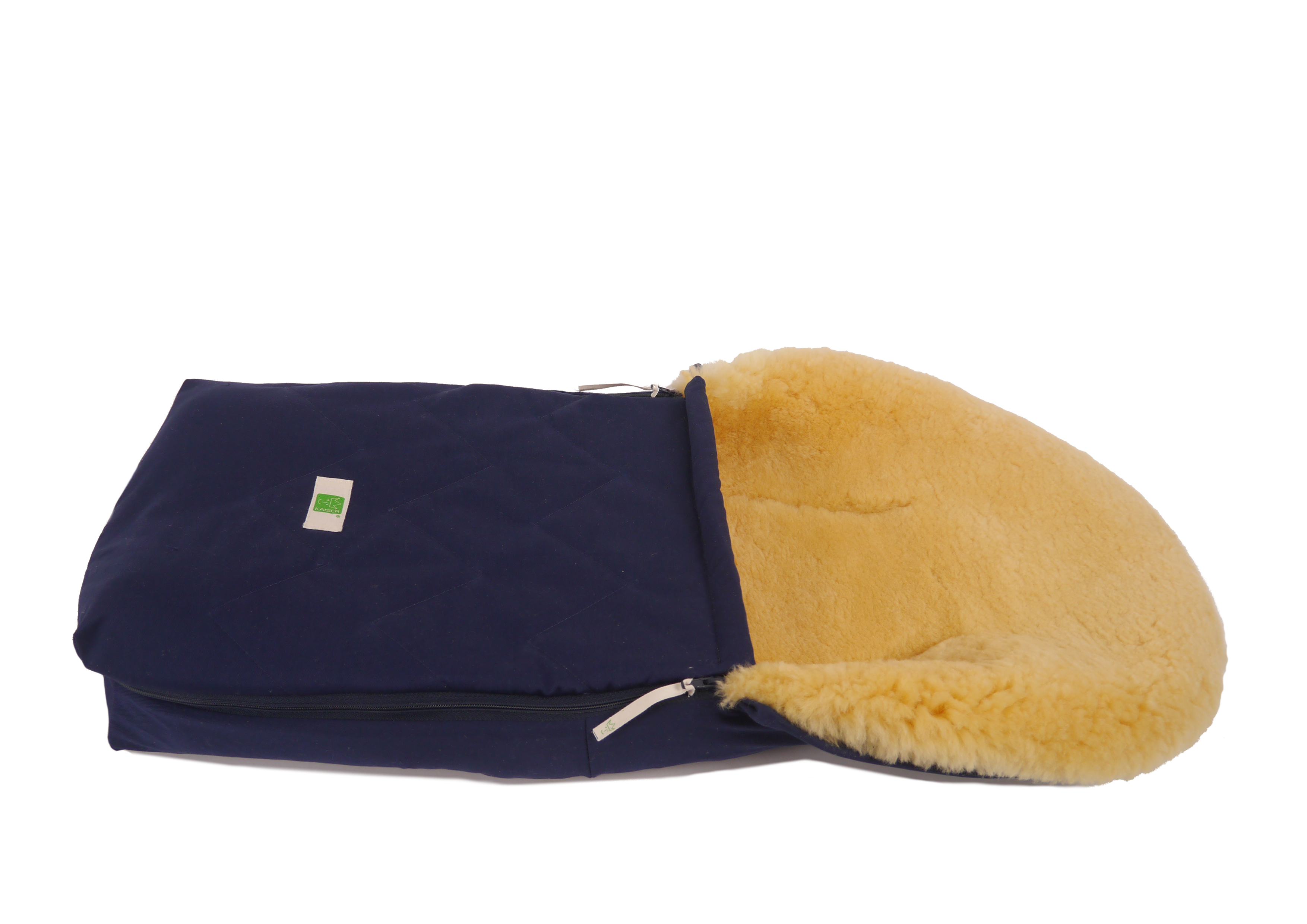 Lammfell-Fußsack von Kaiser in navy, geöffnet, liegend, seitlich geöffnet