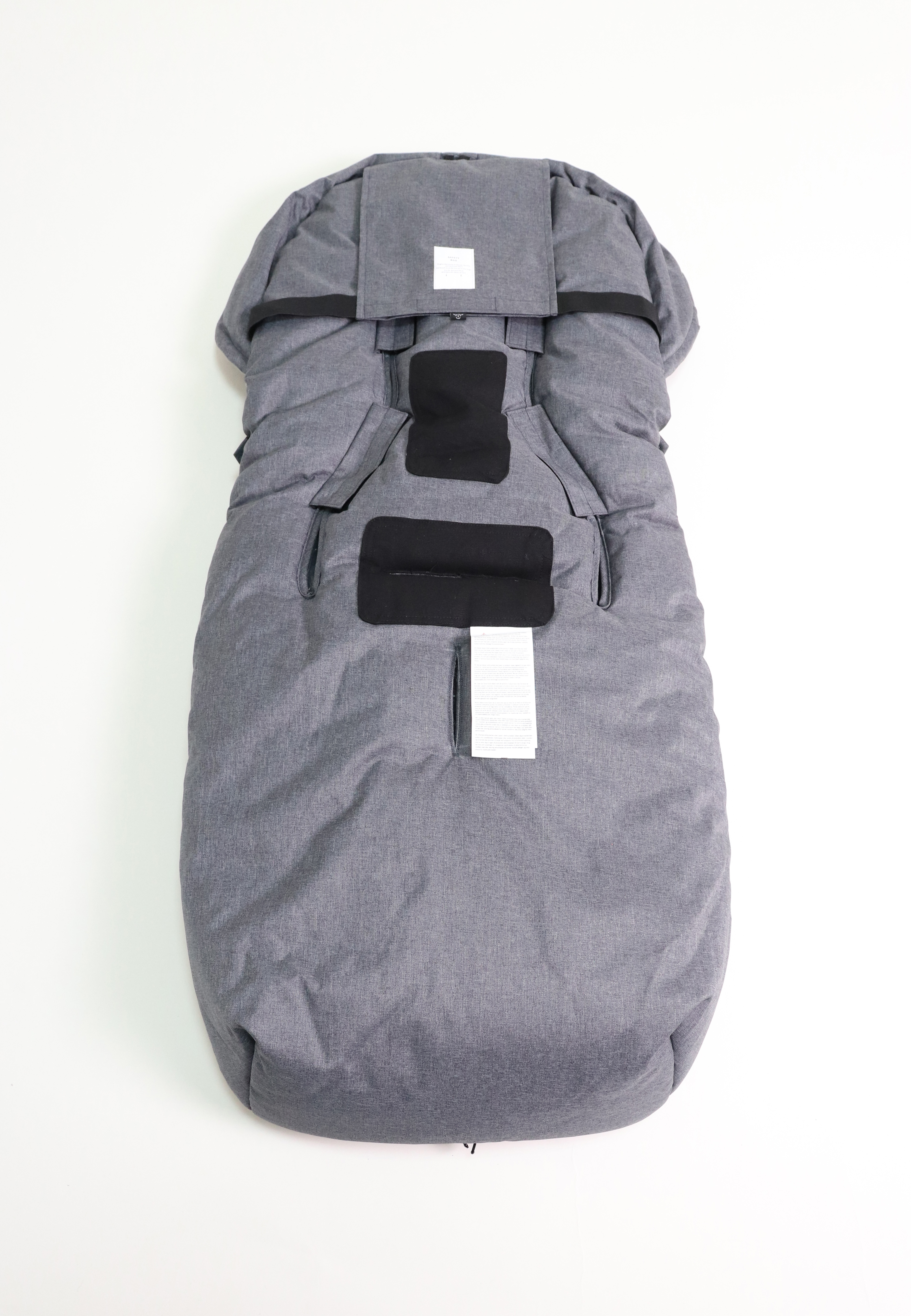 LUKKY - universal stroller footmuff Thermofußsack LUKKY in der Farbe black melange mit schwarzem Logo Rückseite