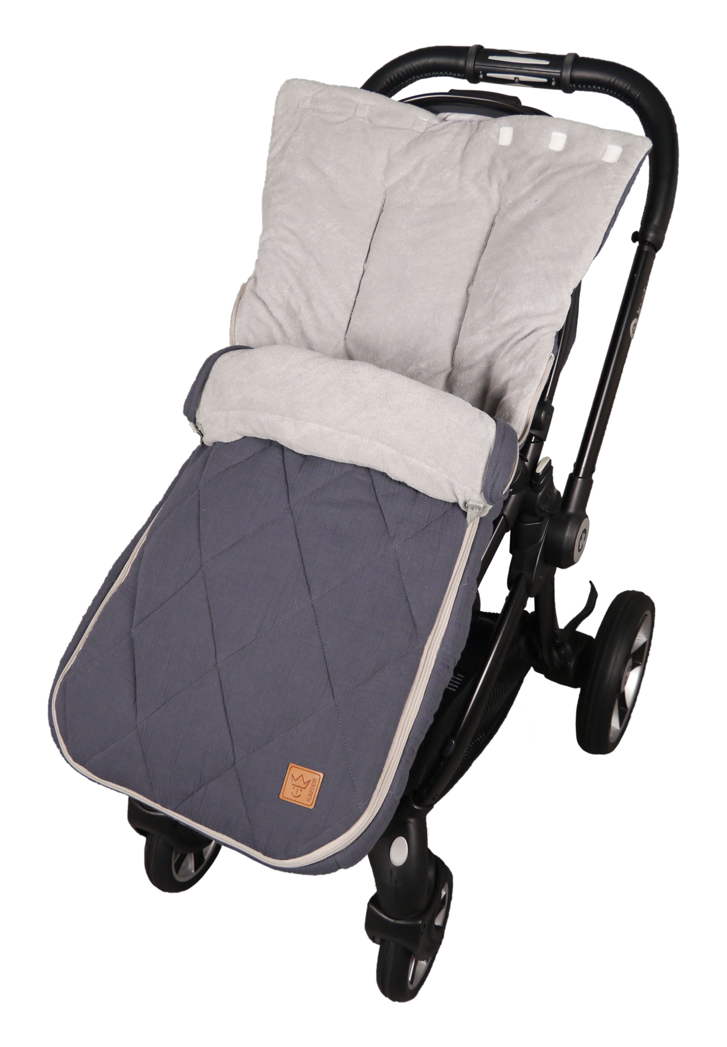 Sommer Fußsack ANNABEL in der Farbe anthrazit in einem Kinderwagen eingesetzt