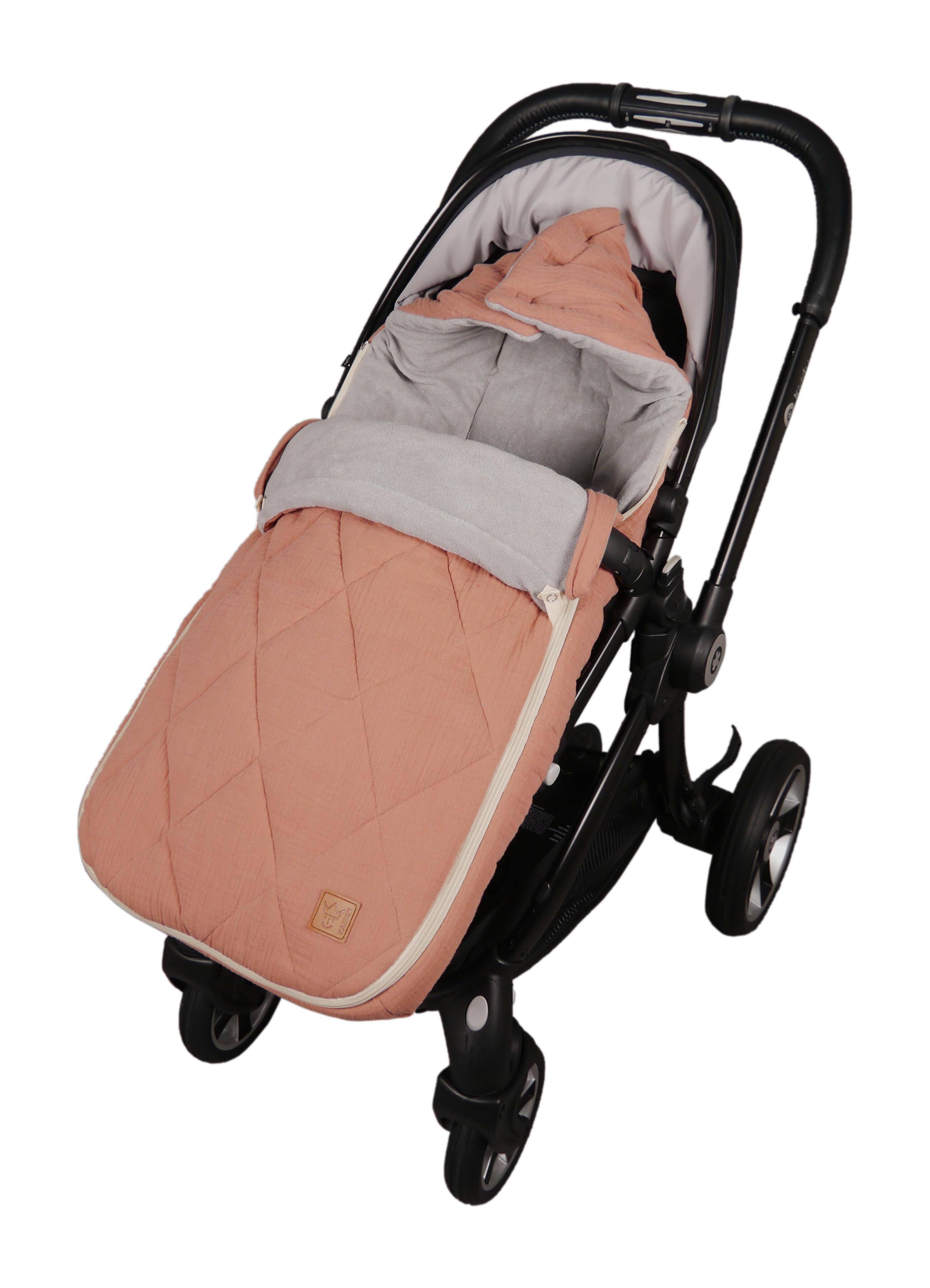 Sommer Fußsack ANNABEL in der Farbe peach-bloom in einem Kinderwagen eingesetzt