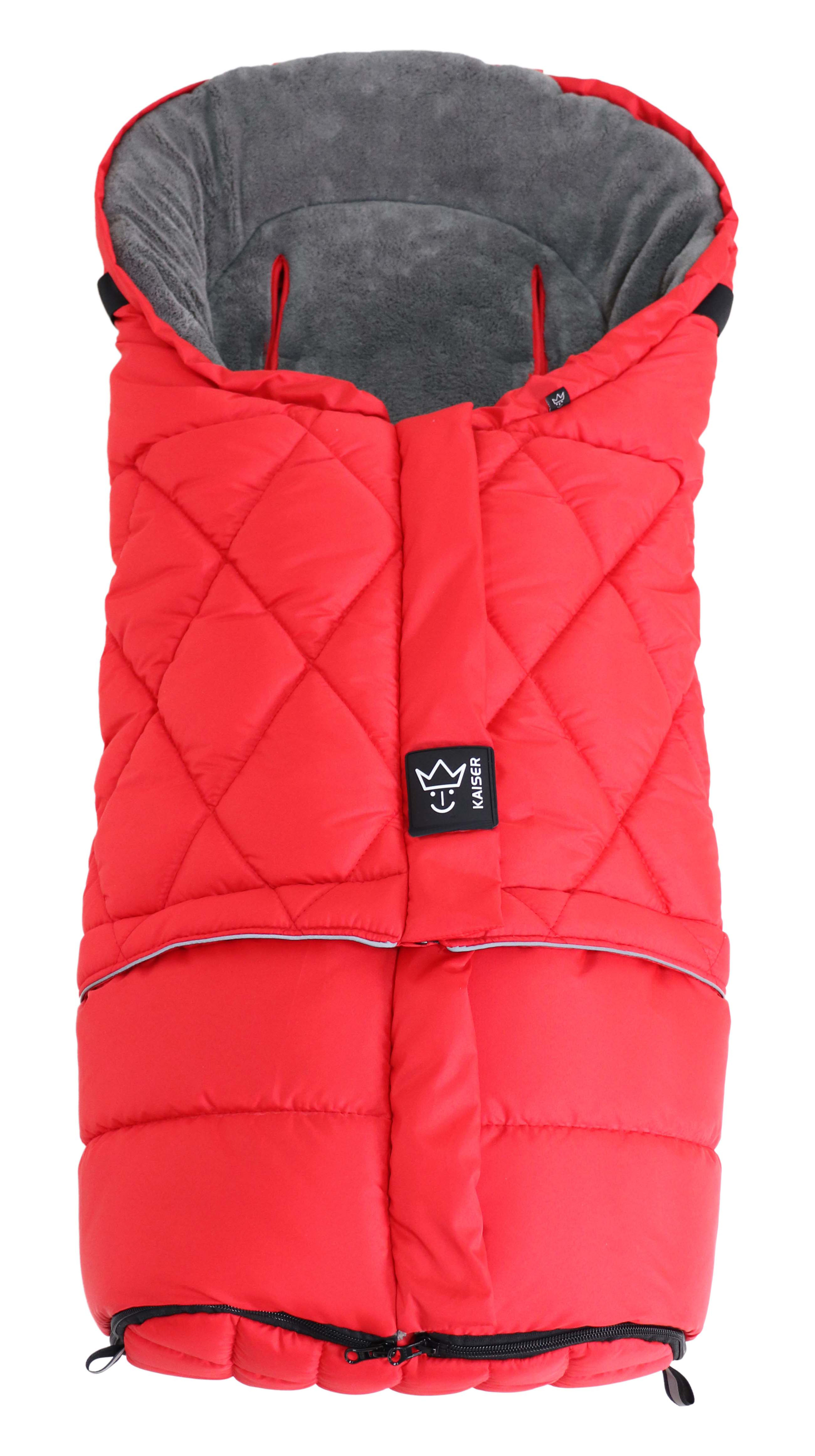 Geschlossener Fußsack mit einem Sherpa-Futter in der Farbe red