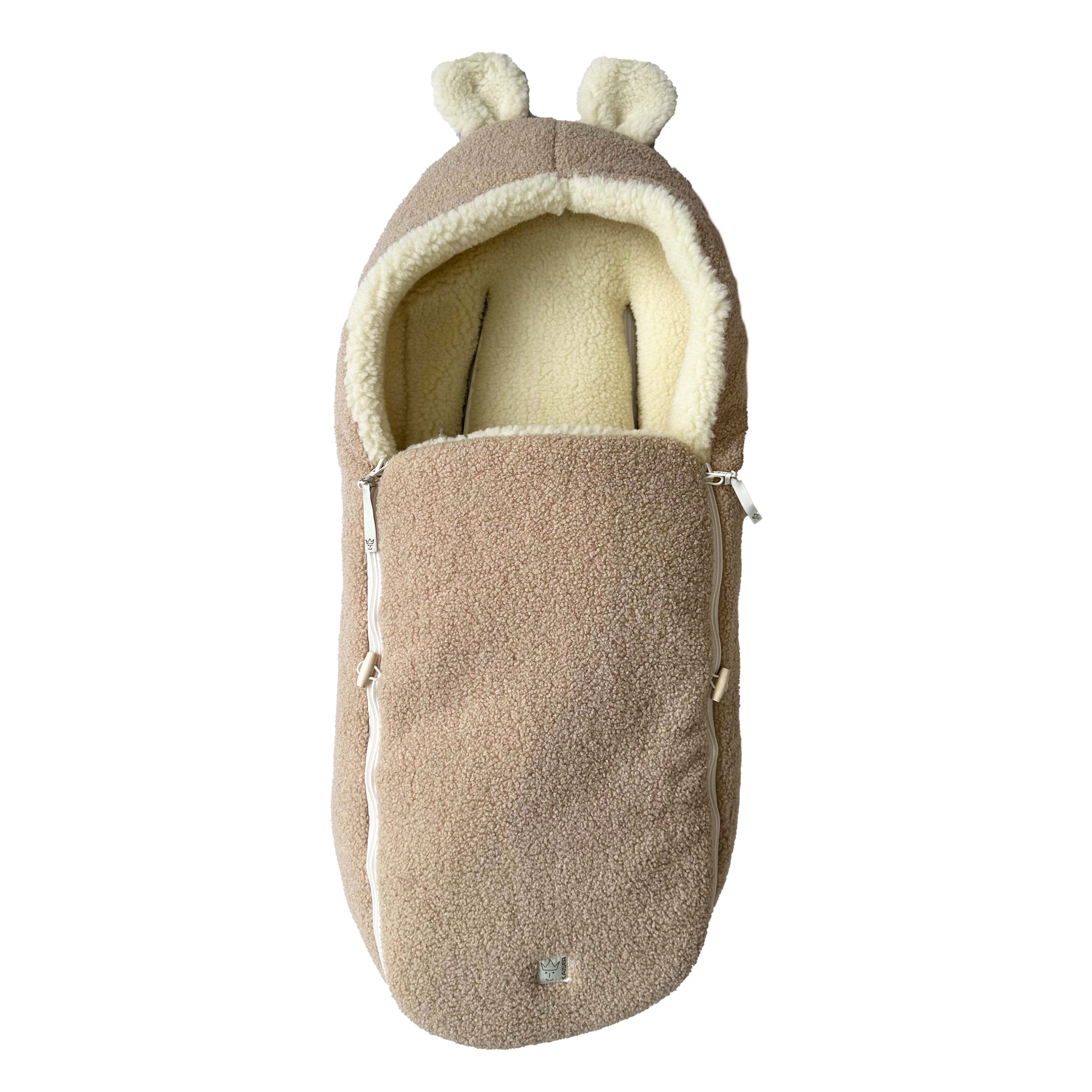 HUKKY Babyschalen Fußsack in der Farbe warm sand mit süßen Bärchenohren und kuscheligem Innenfutter
