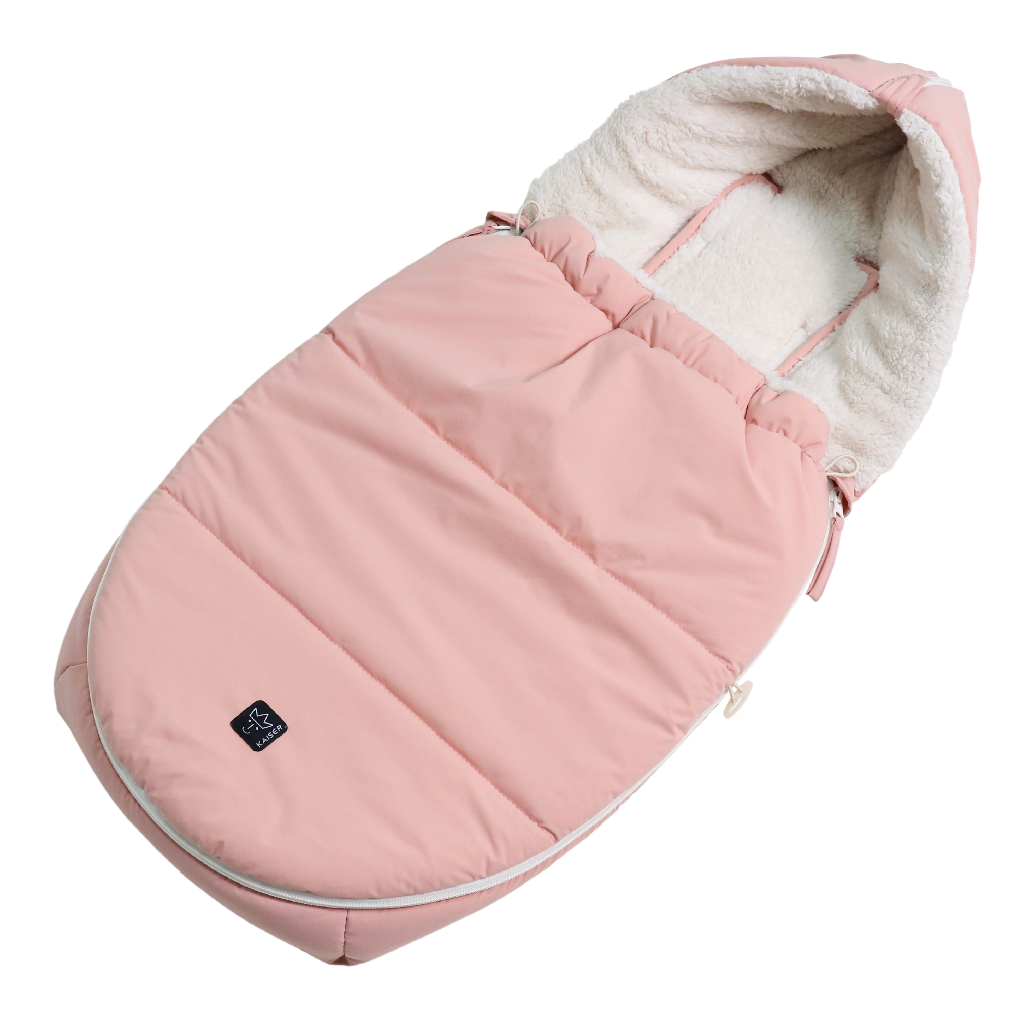 Fußsack mit weißem Fleece-Innenfutter für Babyschale in der Farbe mistry rose schräg fotografiert