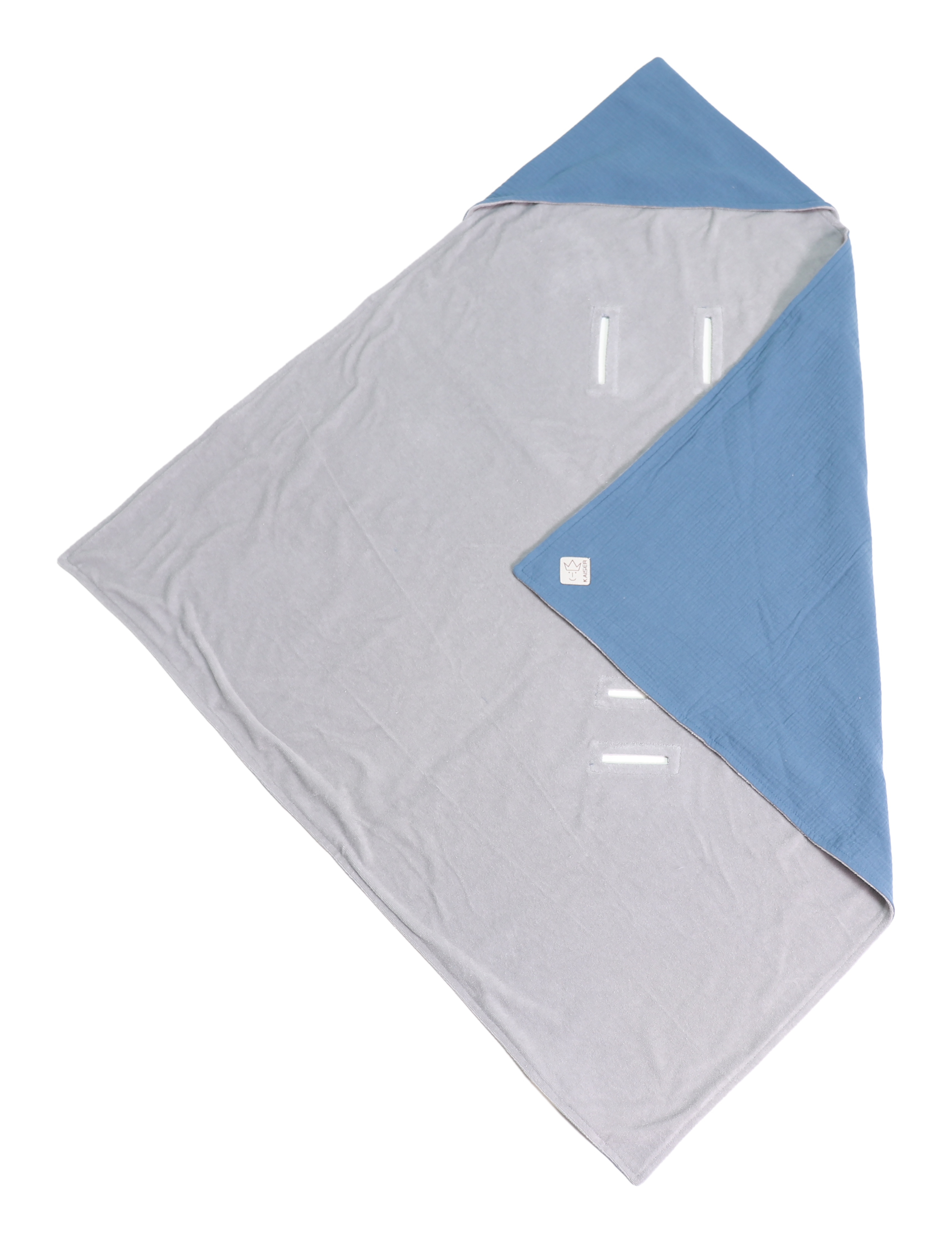 SUNNY Einschlagdecke von Kaiser in der Farbe agean blue, teilweise gefaltet, schräg von oben