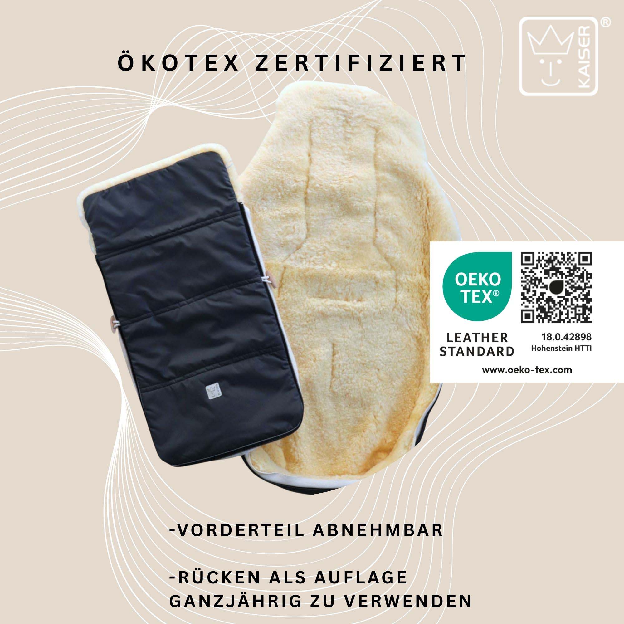 Geöffneter Fußsack mit OEKO-TEX®-Zertifikat – Rückenteil als Lammfellauflage nutzbar