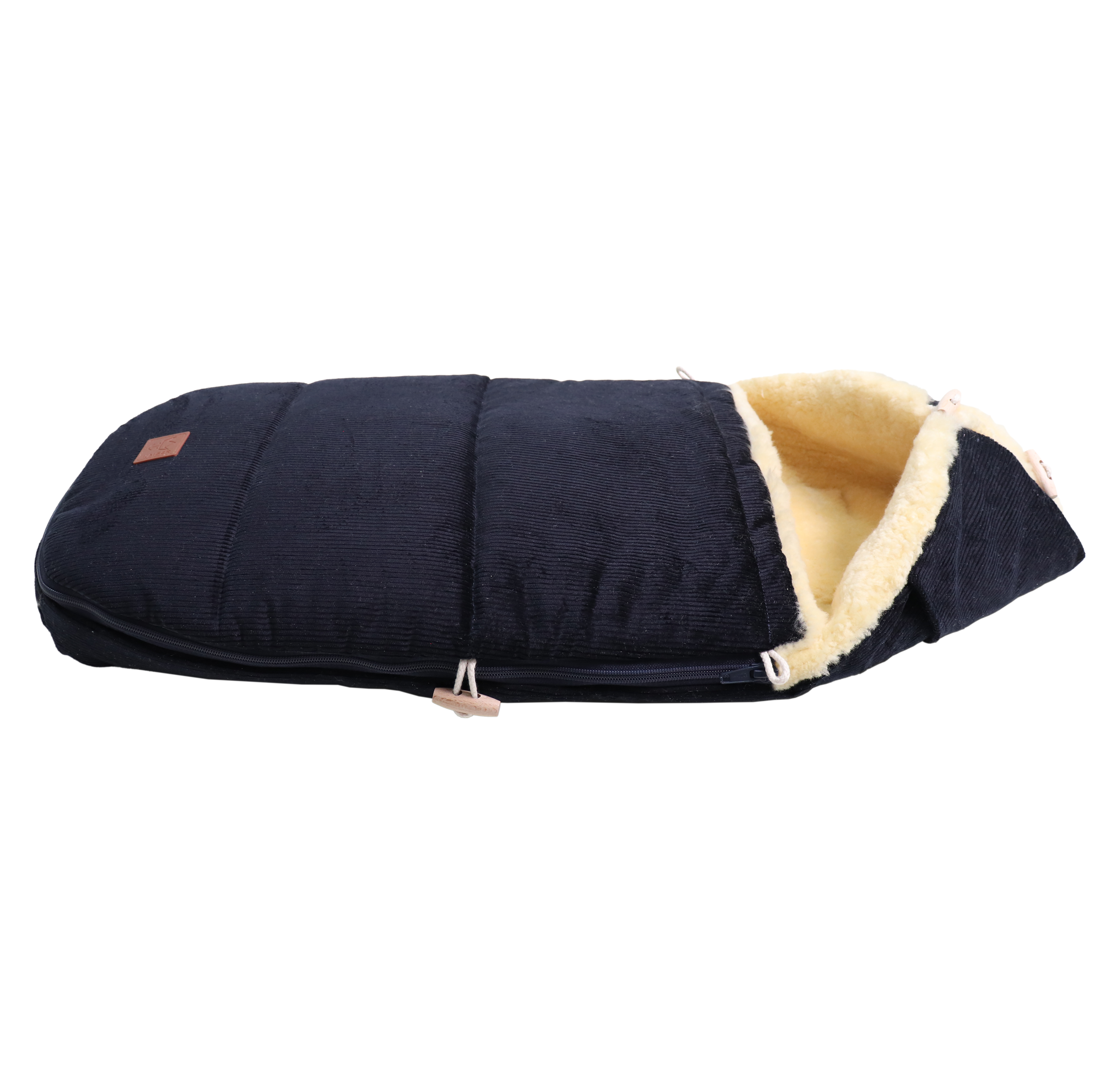 FILIA CORD Babyschalen Fußsack mit Lammfell in der Farbe dark blue sea, Seitenansicht liegend