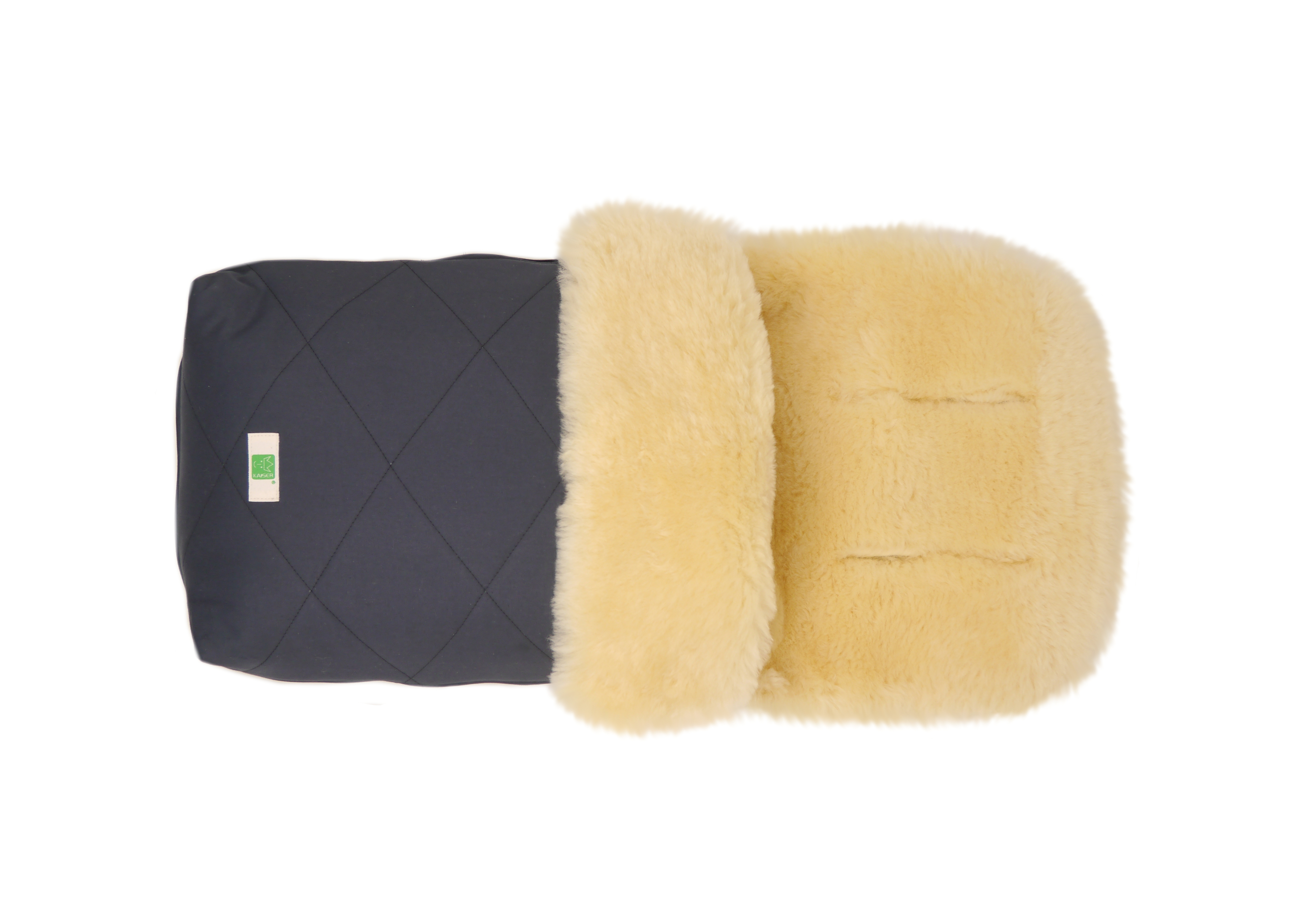 Fußsack mit dem Lammfell-Innenfutter in der Farbe dark anthracite