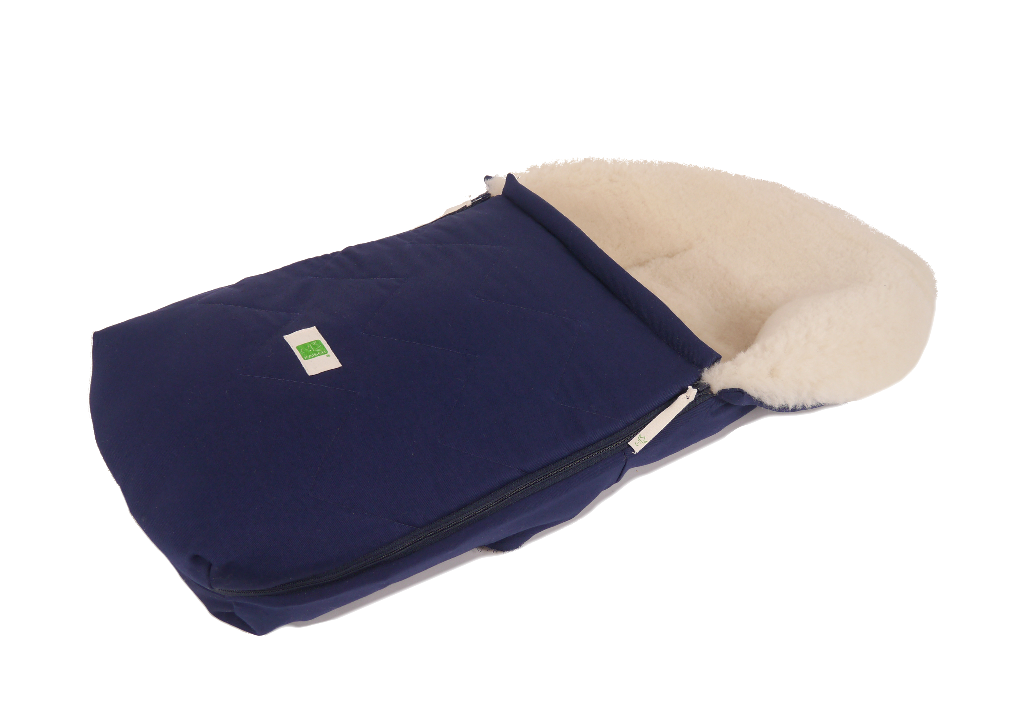 Lammfell-Fußsack von Kaiser in navy, seitlich