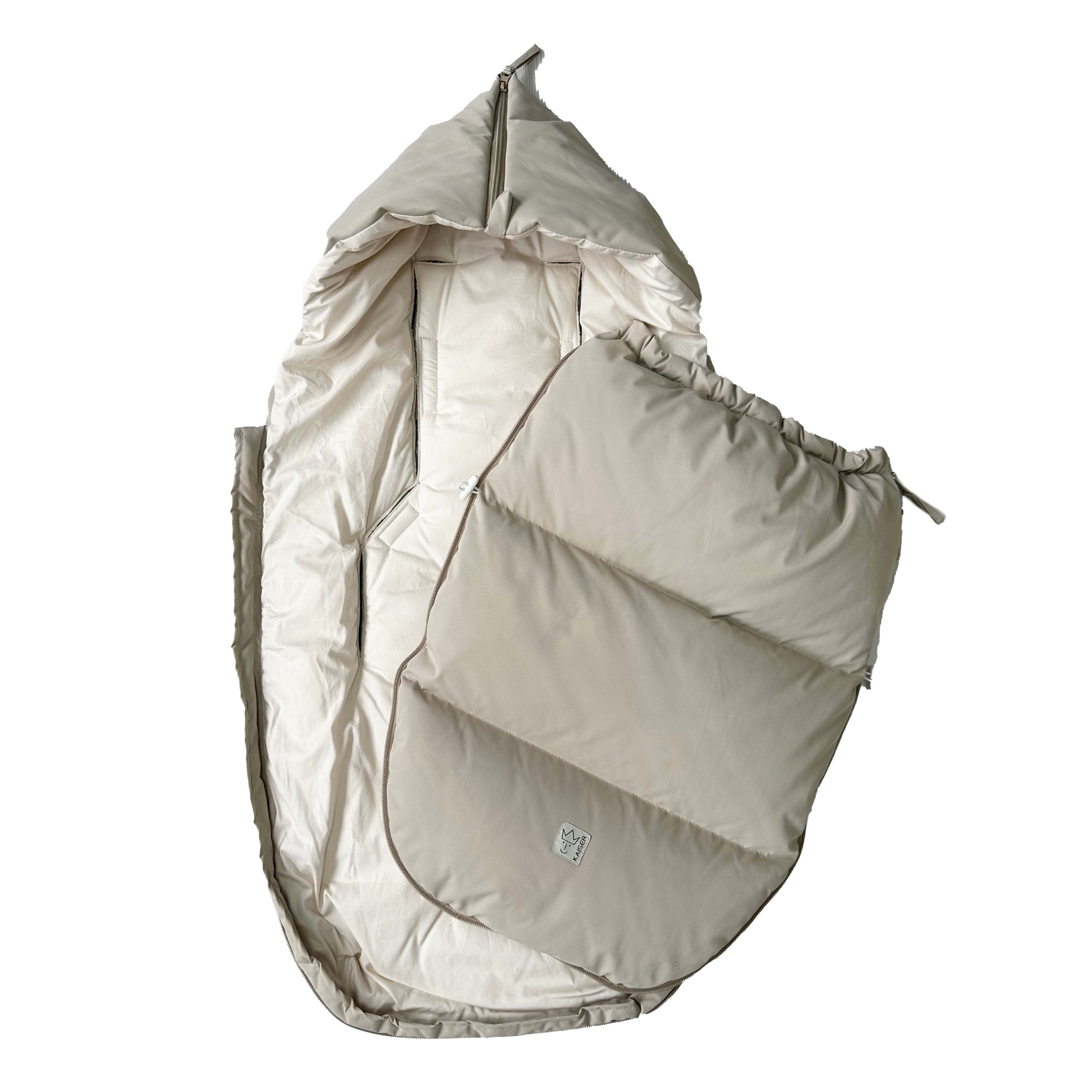Thermofußsack DOWWNY XL in sand seitlich geöffnet und aufgeklappt