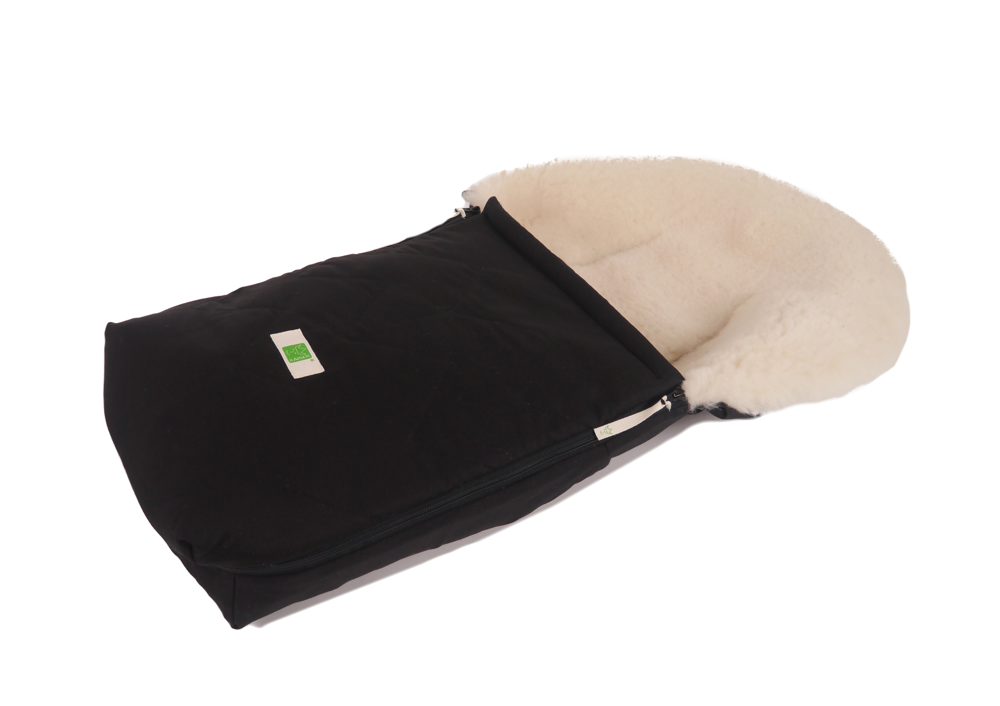 Lammfell-Fußsack von Kaiser in black, seitlich